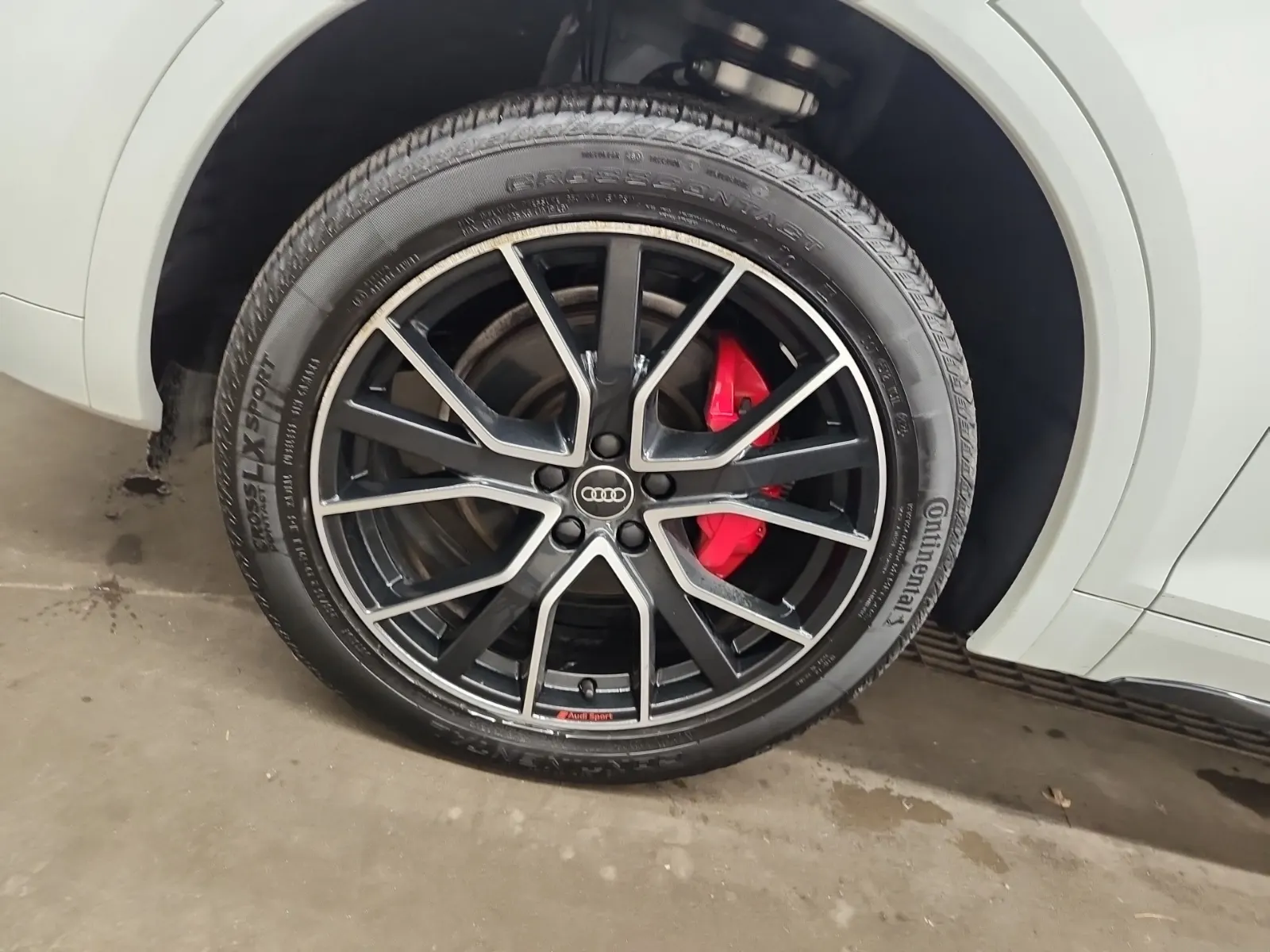 Front driver wheel/tire photo