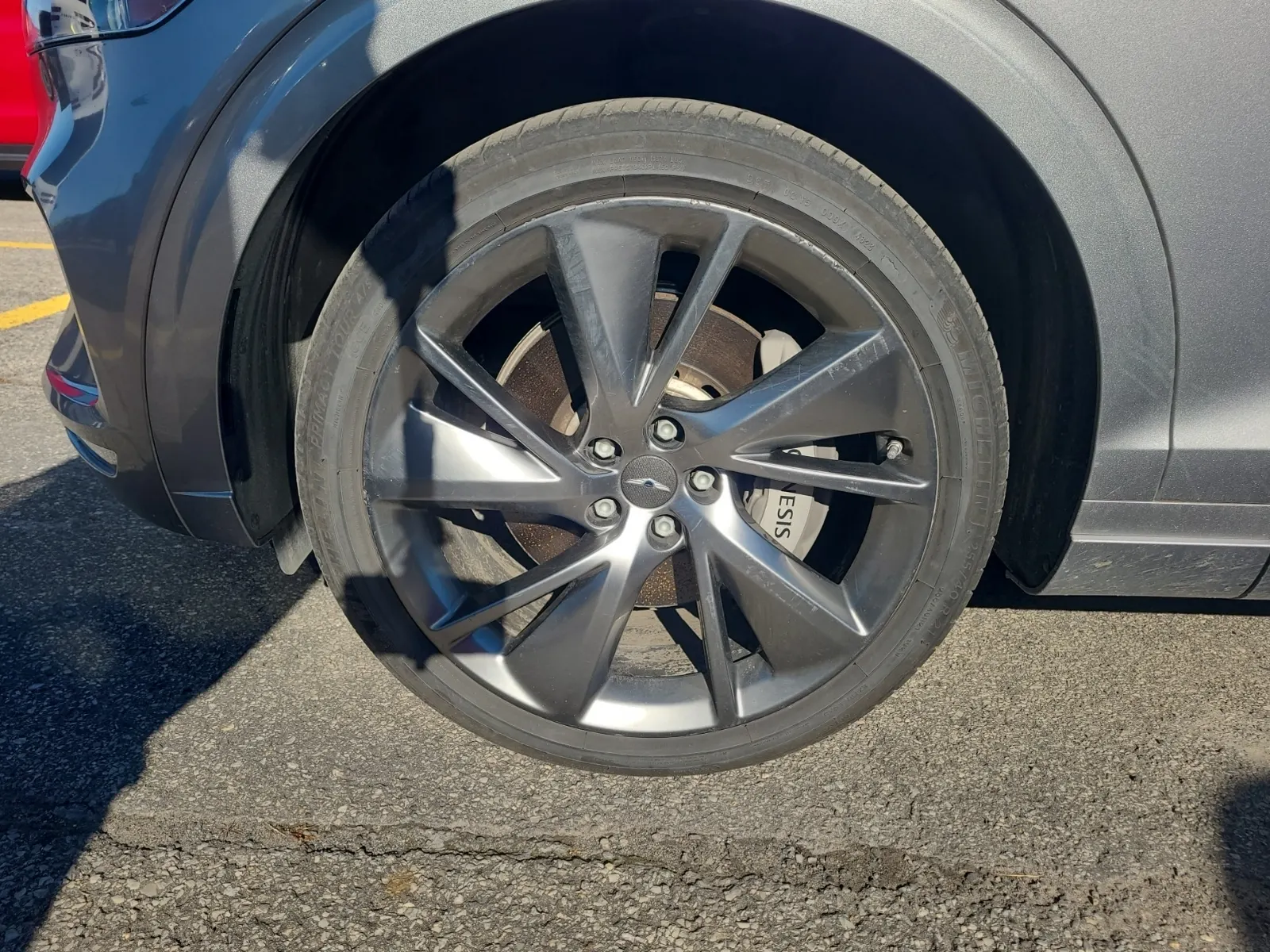 Front driver wheel/tire photo
