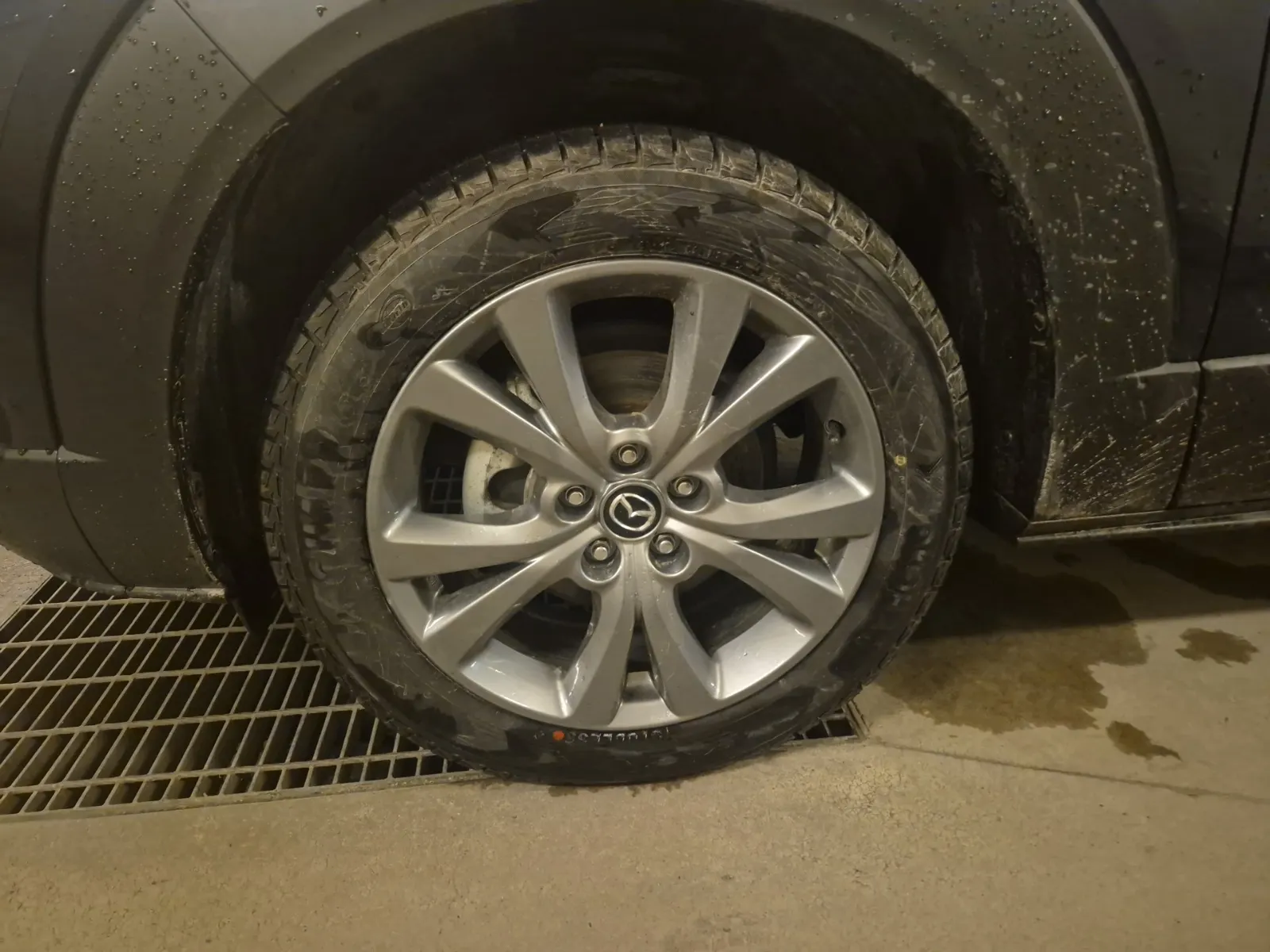 Front driver wheel/tire photo