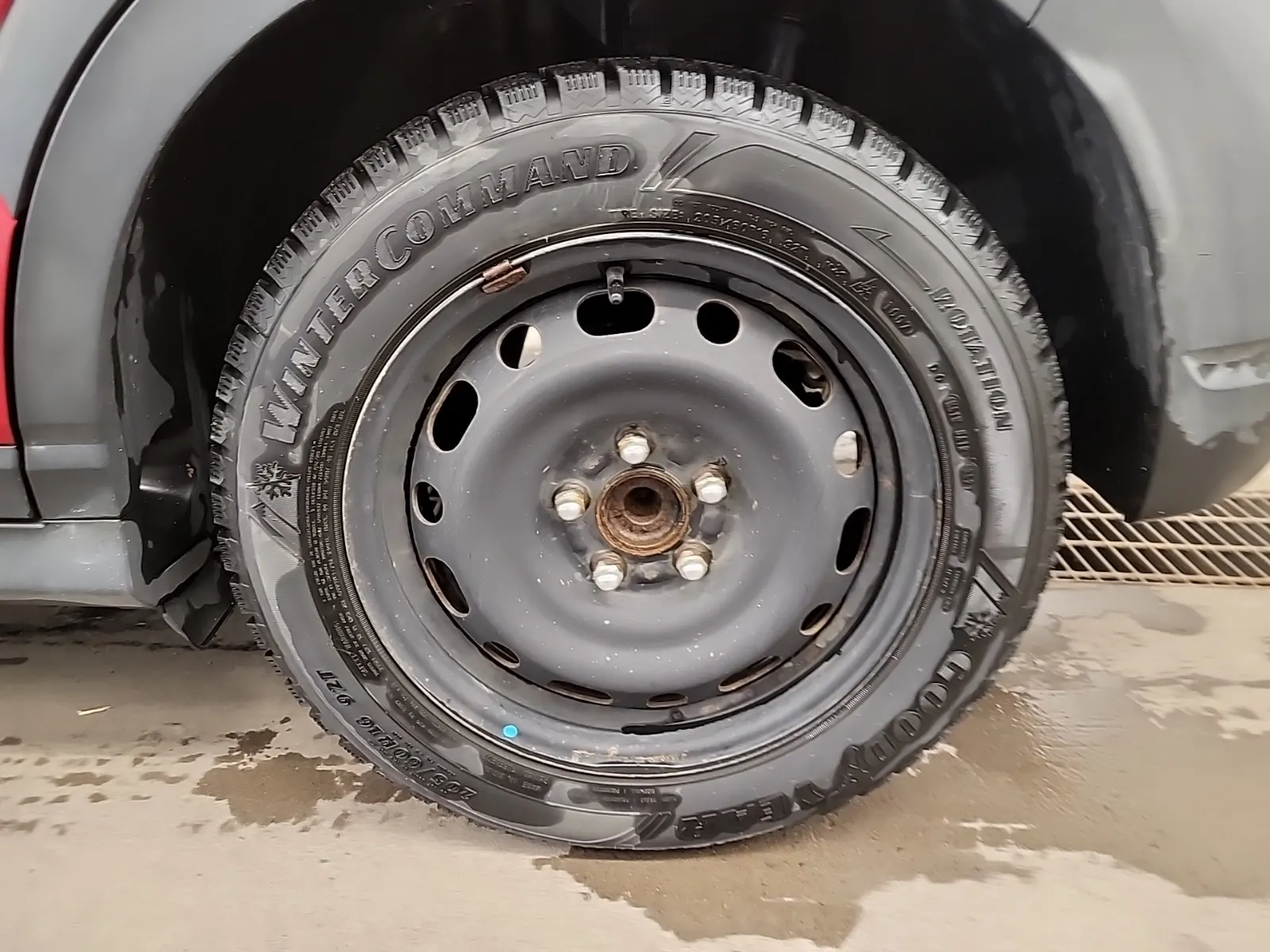 Left Rear Wheel/Tire Photo
