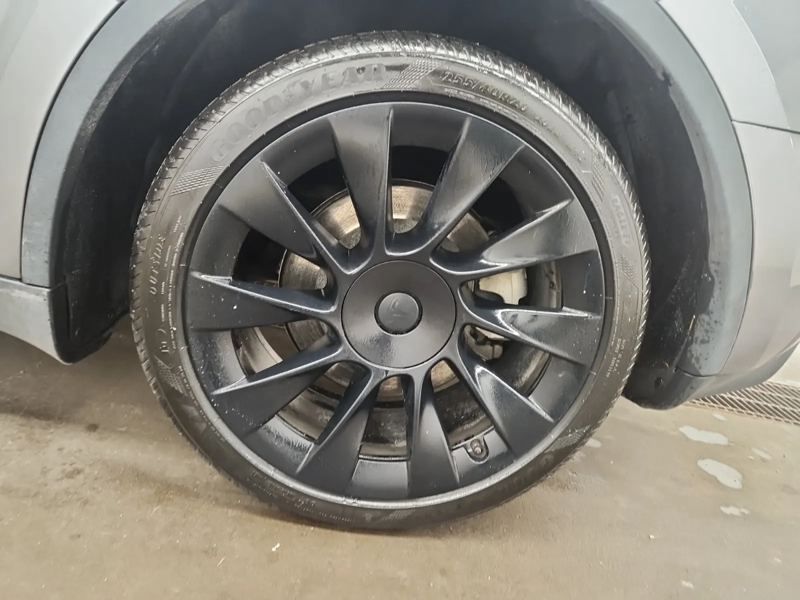 Left Rear Wheel/Tire Photo