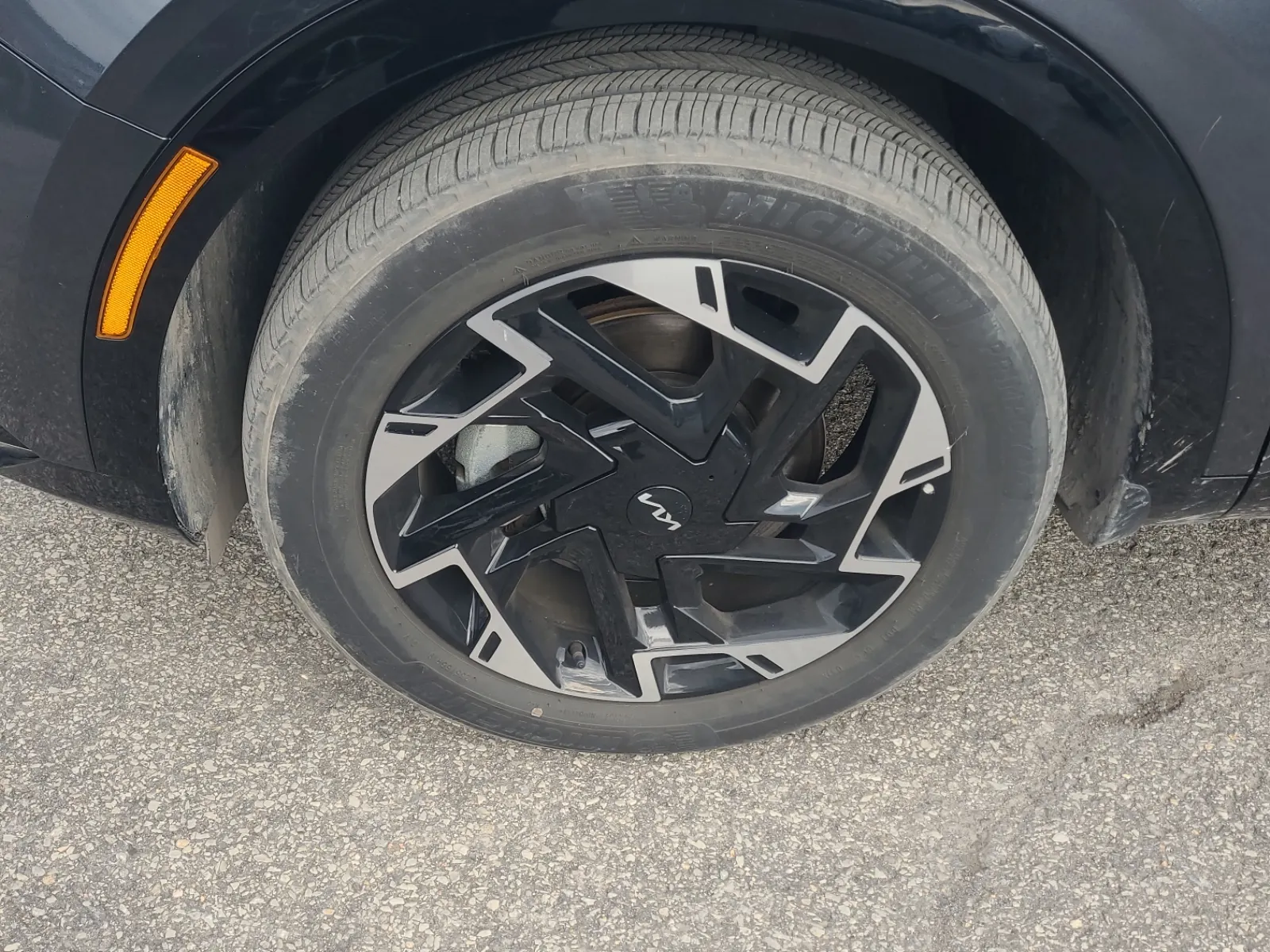 Front driver wheel/tire photo