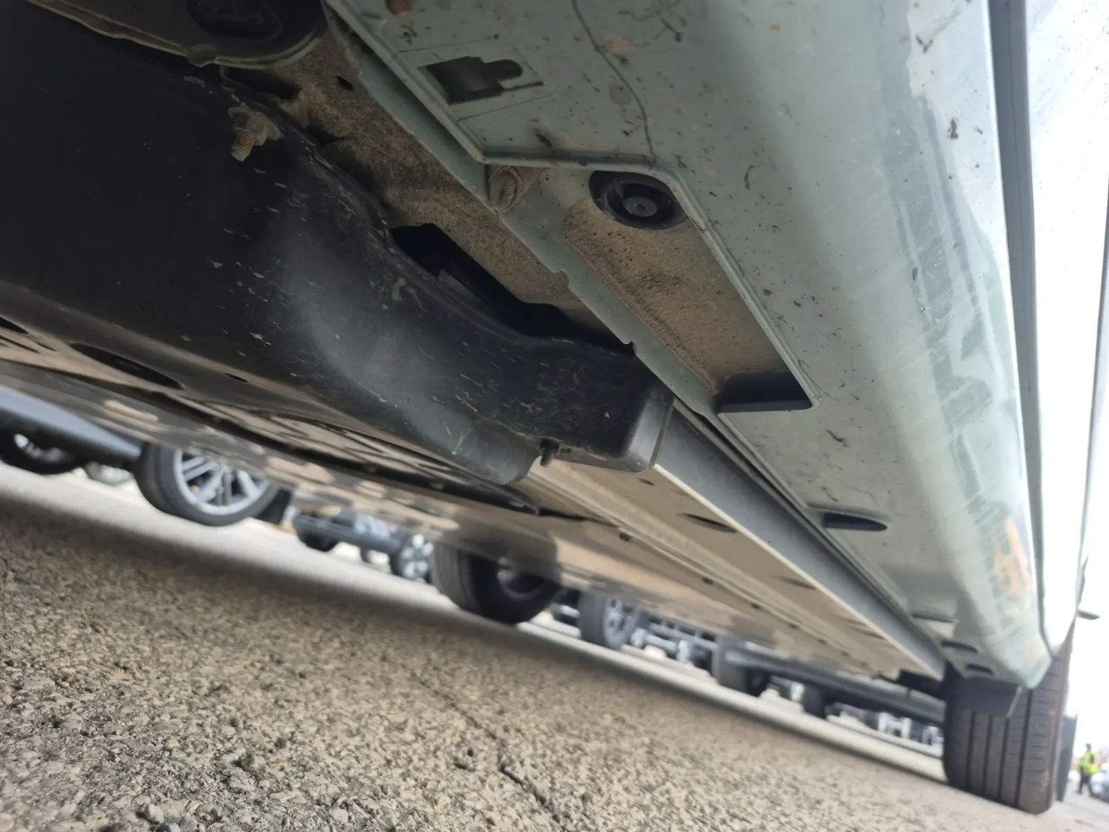 Undercarriage - Driver Photo