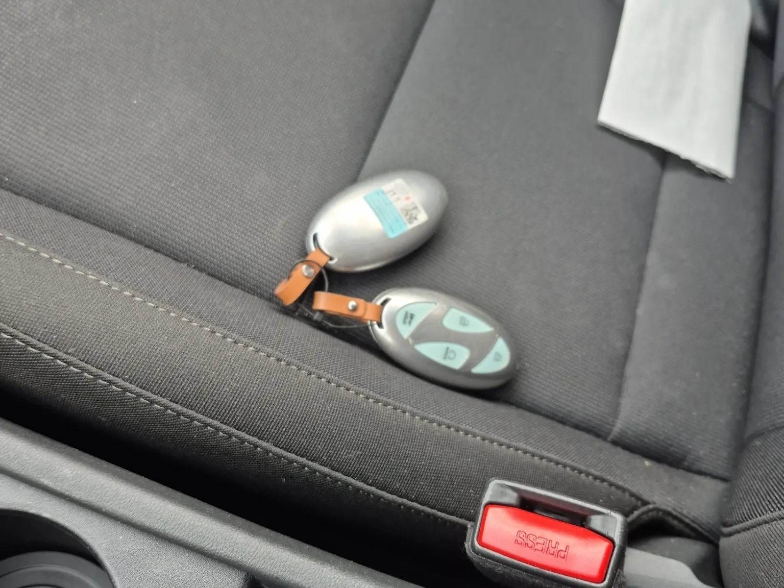Keys/Fobs/Manual Photo
