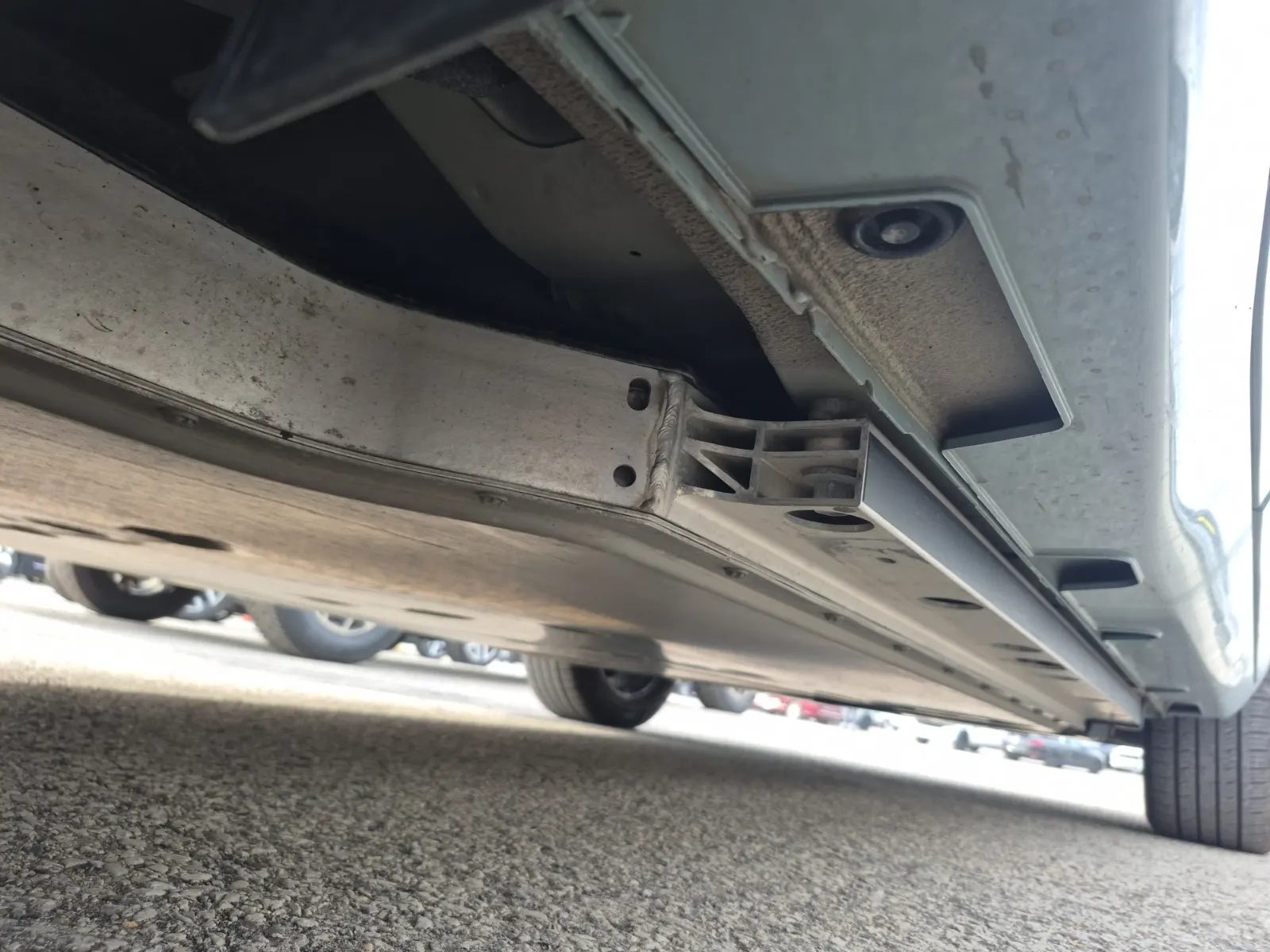Undercarriage - Passenger Photo