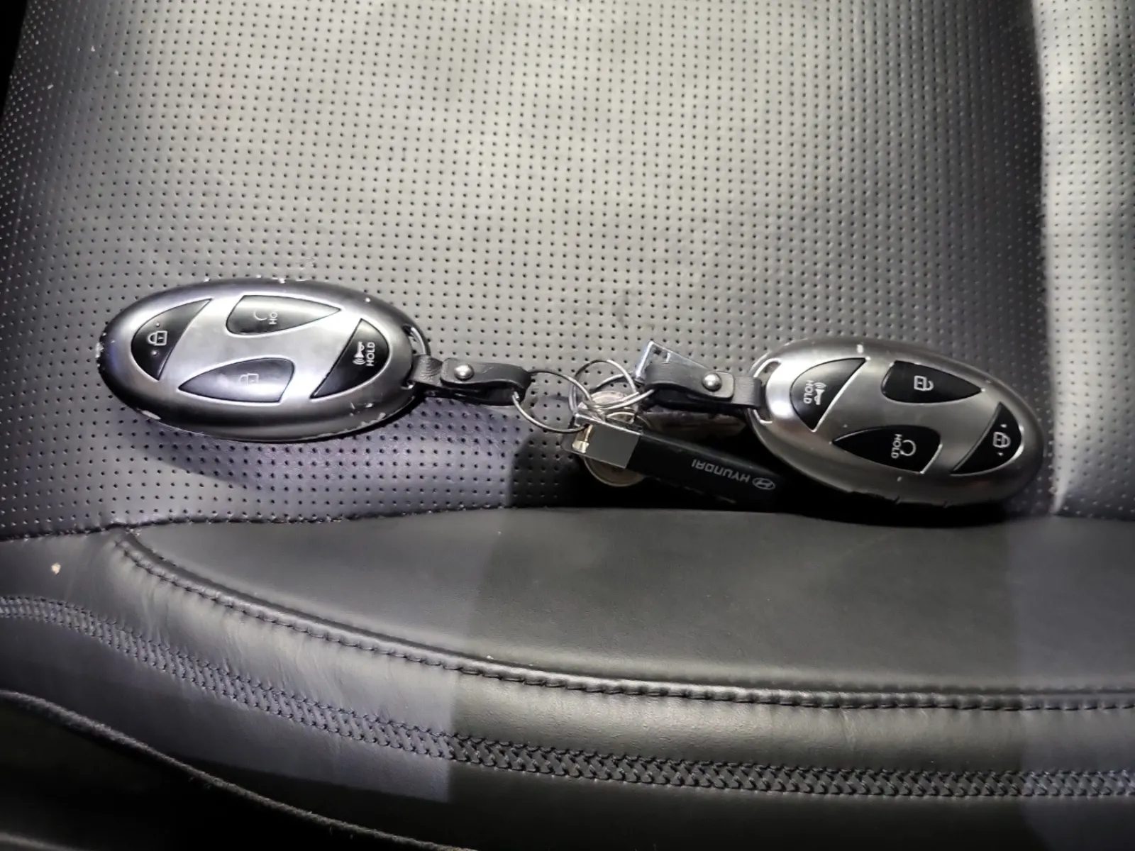 Keys/Fobs/Manual Photo