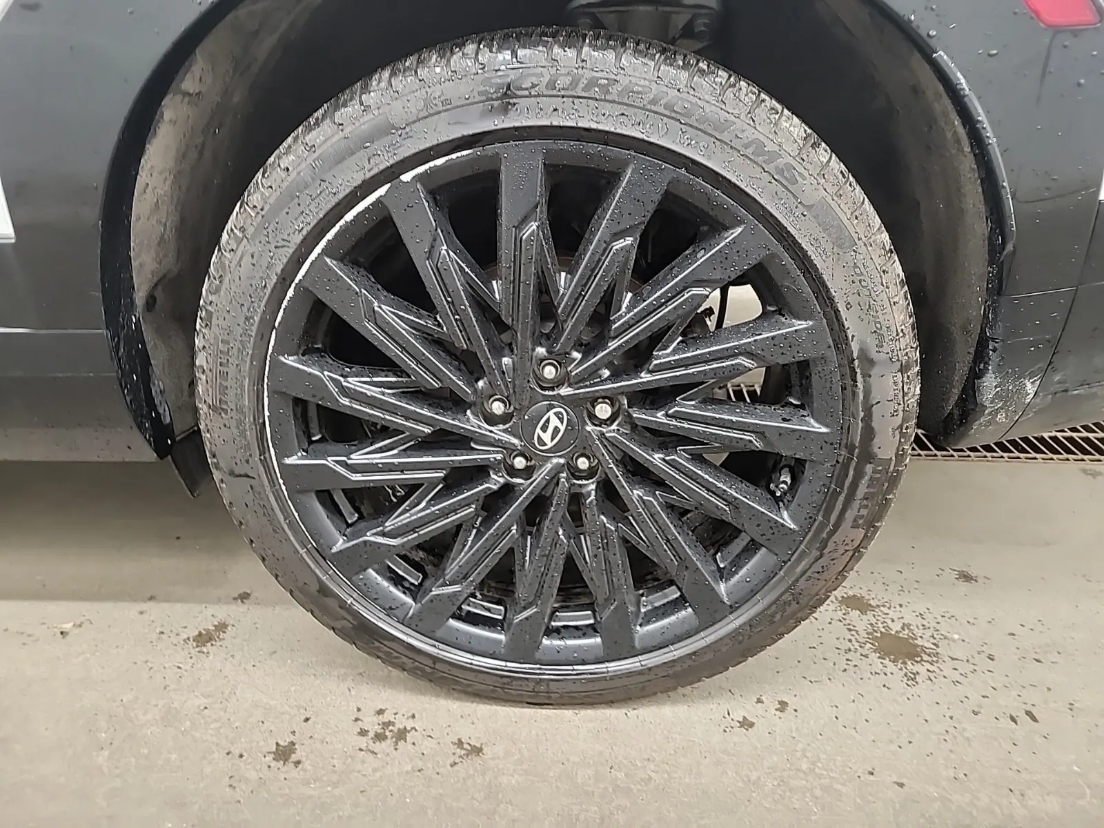 Left Rear Wheel/Tire Photo