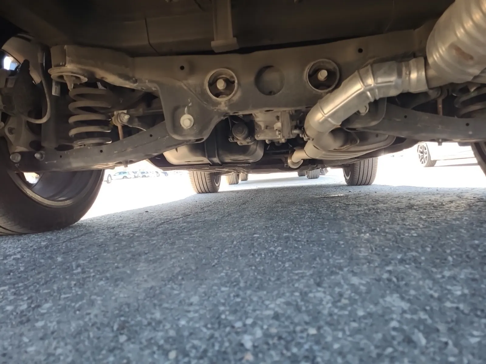 Undercarriage - Rear Photo