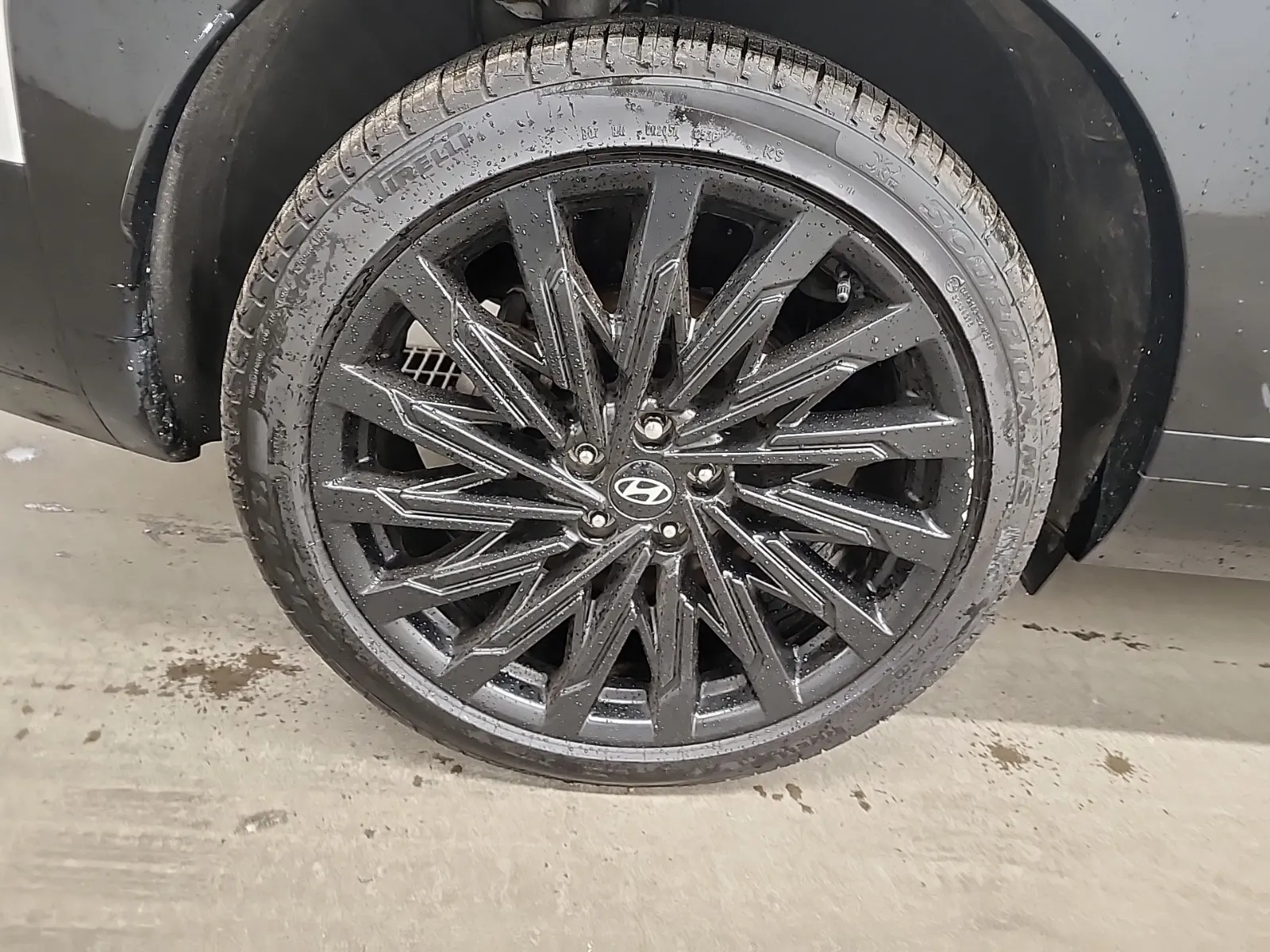 Right Rear Wheel/Tire Photo