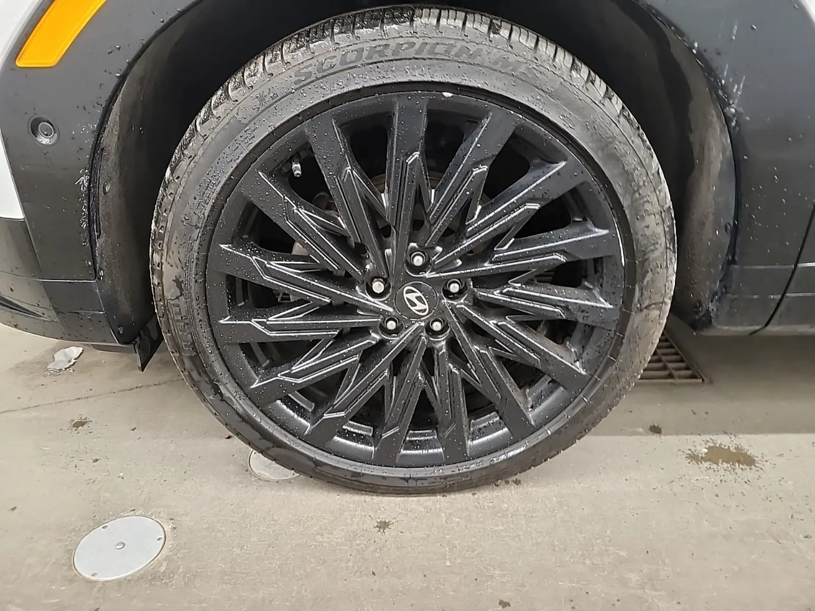 Front driver wheel/tire photo