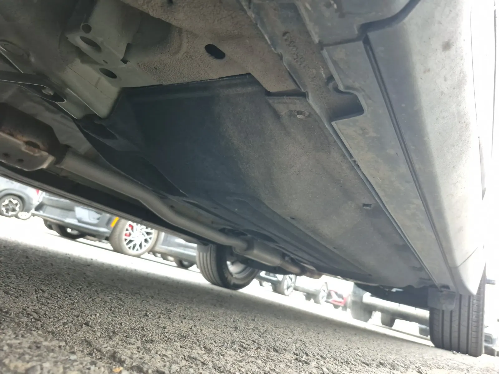 Undercarriage - Driver Photo