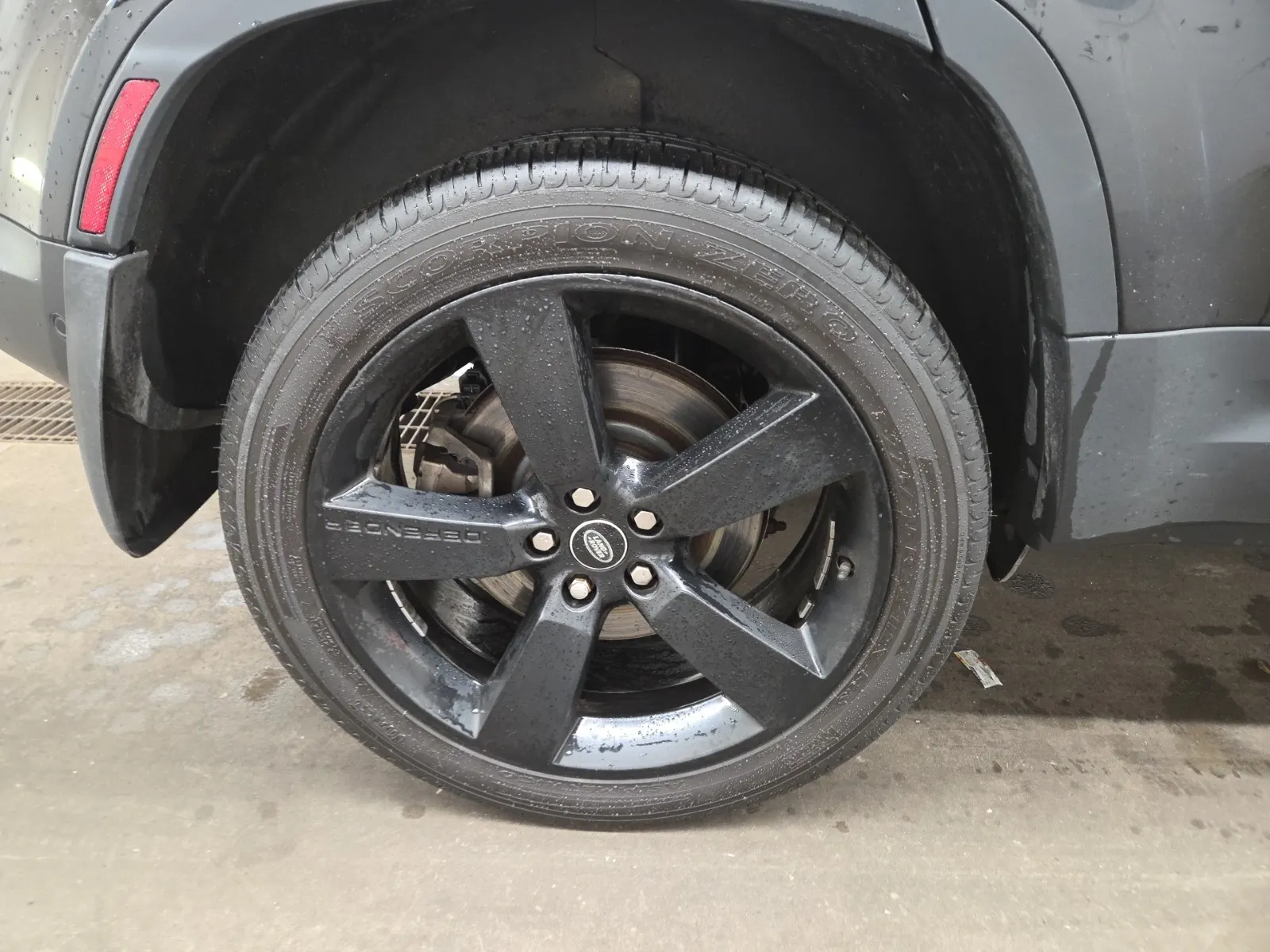 Right Rear Wheel/Tire Photo