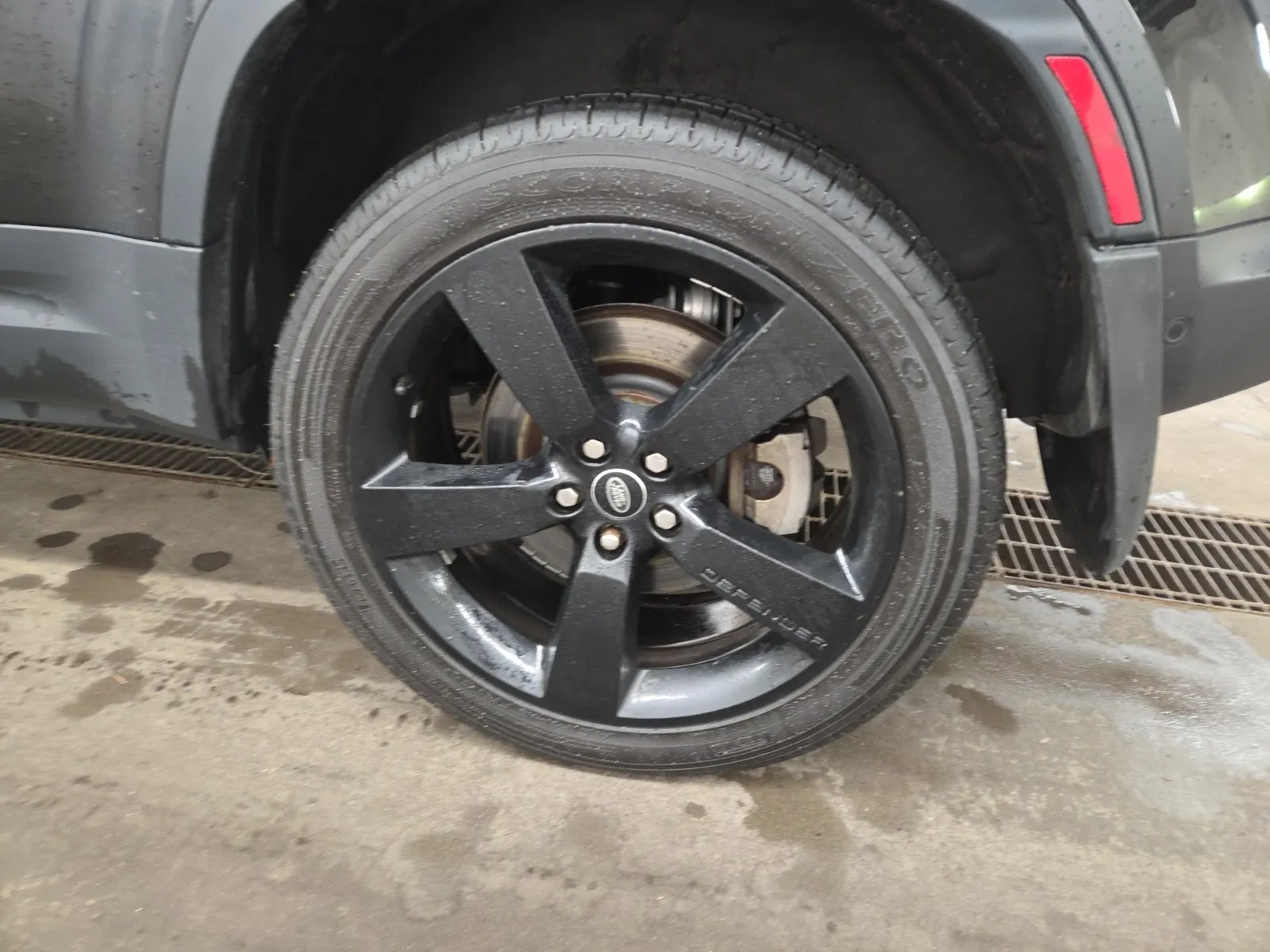 Left Rear Wheel/Tire Photo