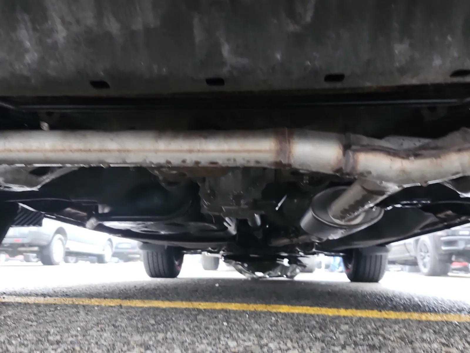 Undercarriage - Rear Photo