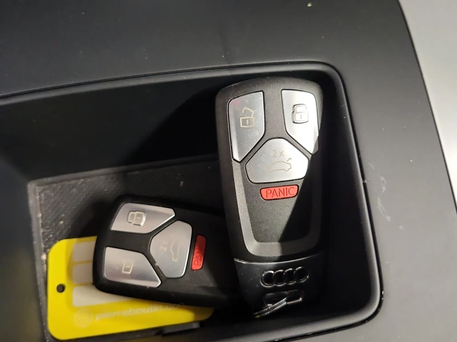 Keys/Fobs/Manual Photo