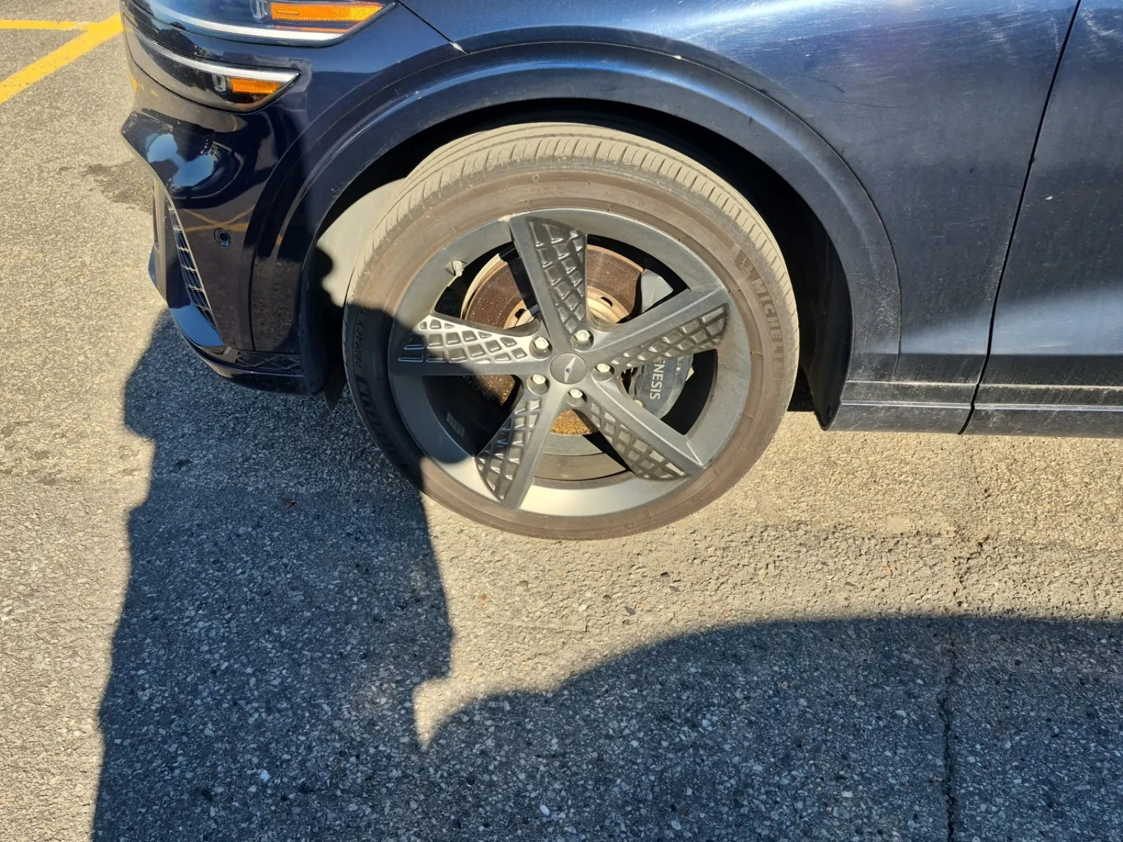 Front driver wheel/tire photo