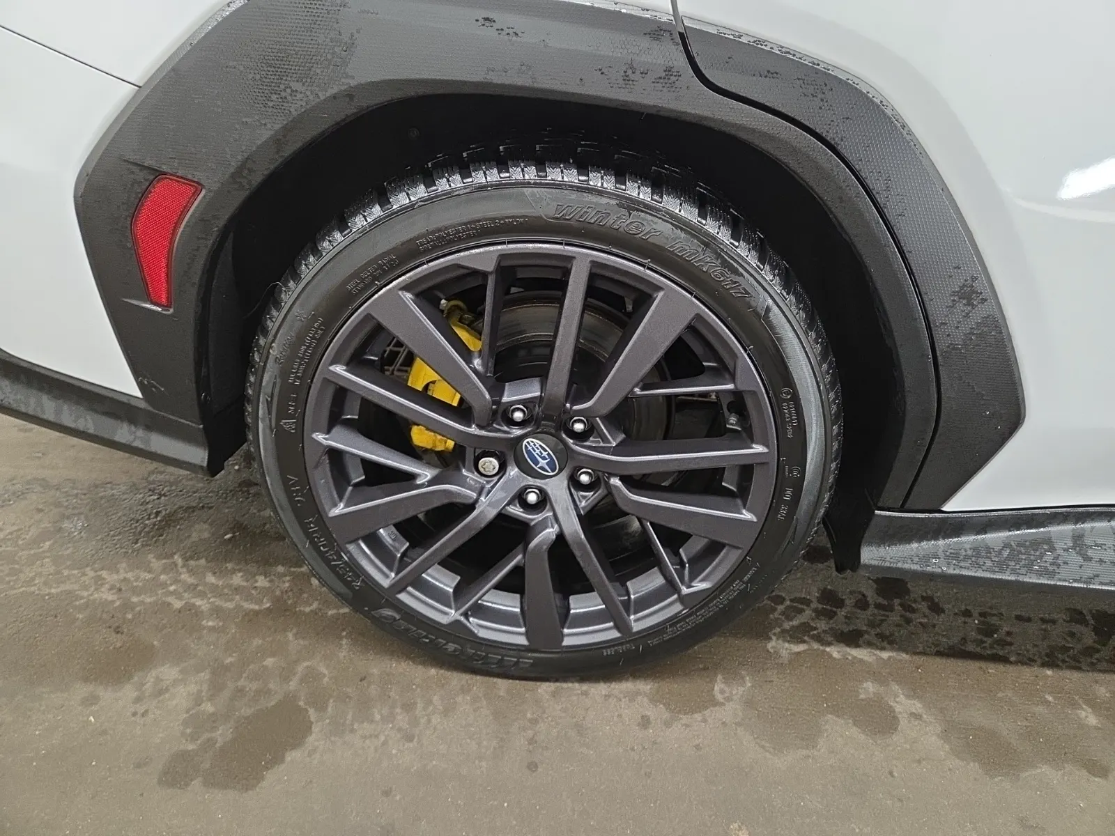 Right Rear Wheel/Tire Photo