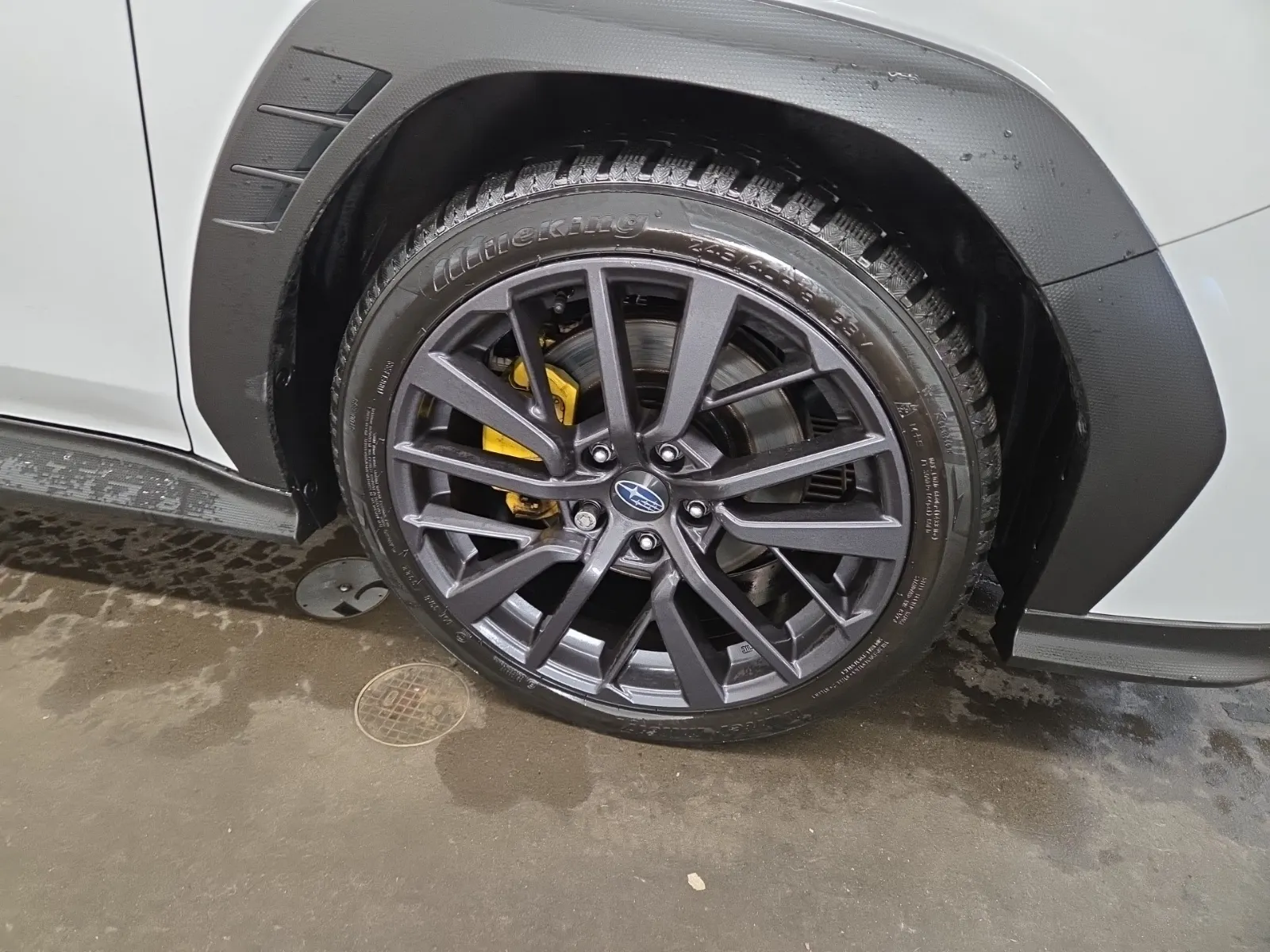 Right Front Wheel/Tire Photo