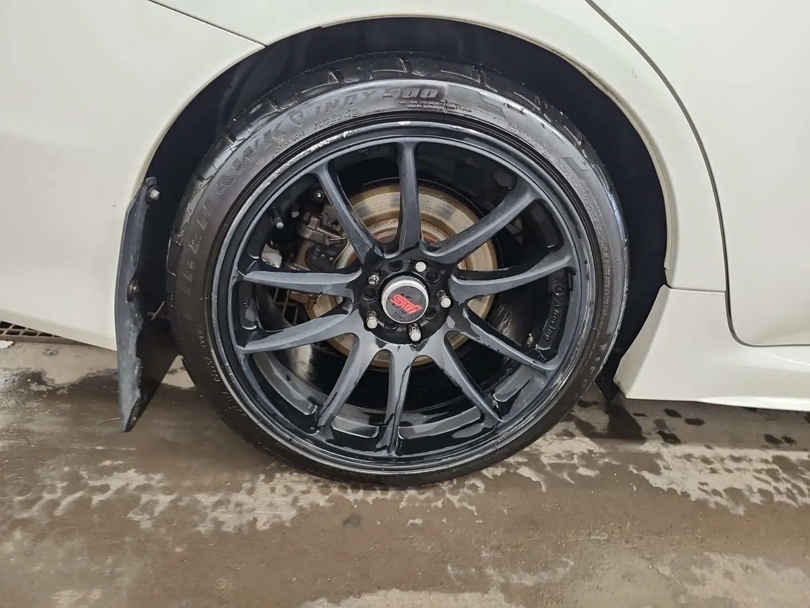 Right Rear Wheel/Tire Photo