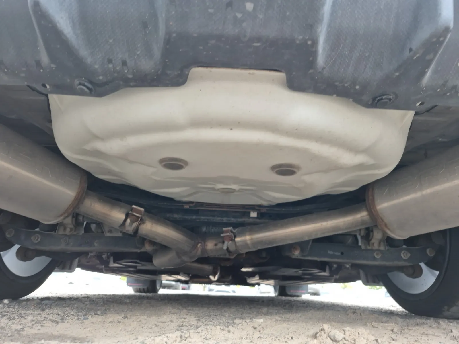 Undercarriage - Rear Photo