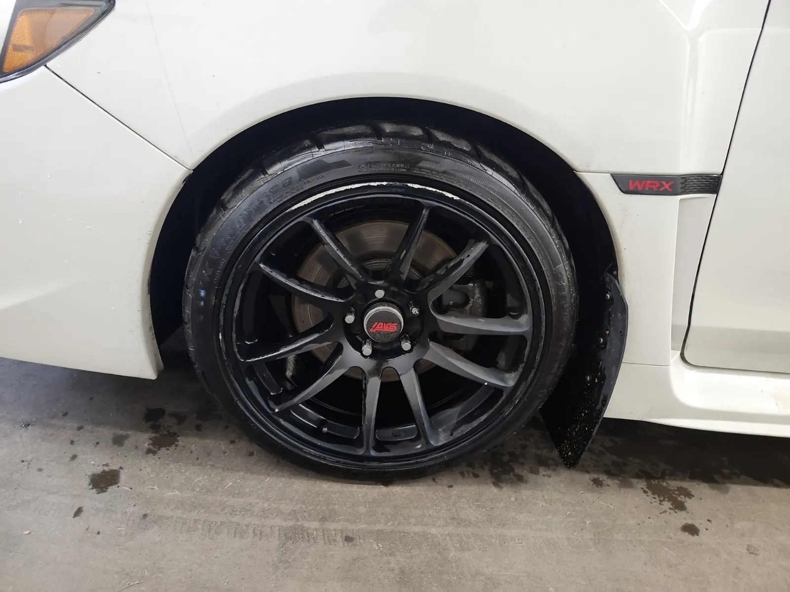 Front driver wheel/tire photo