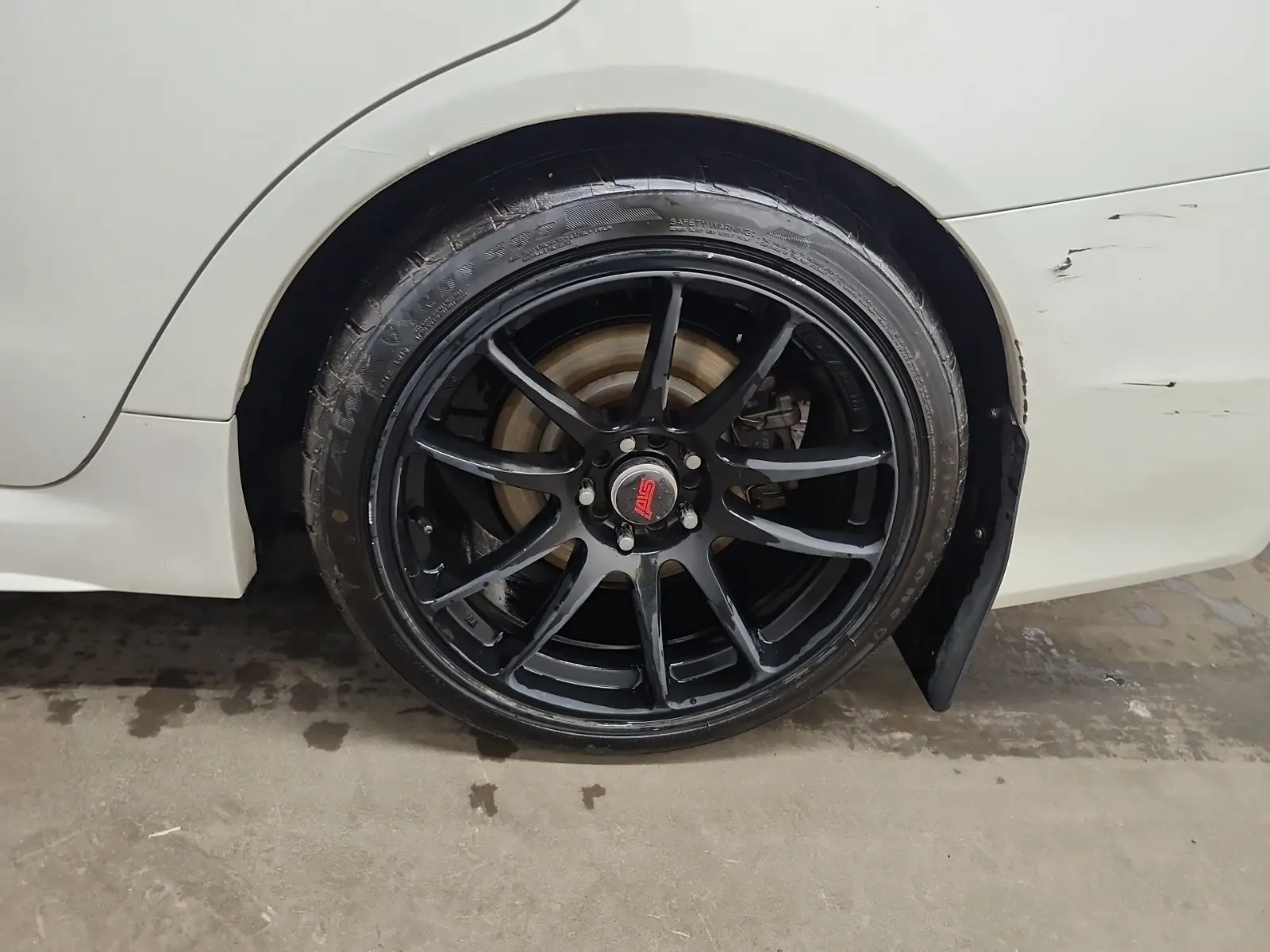 Left Rear Wheel/Tire Photo