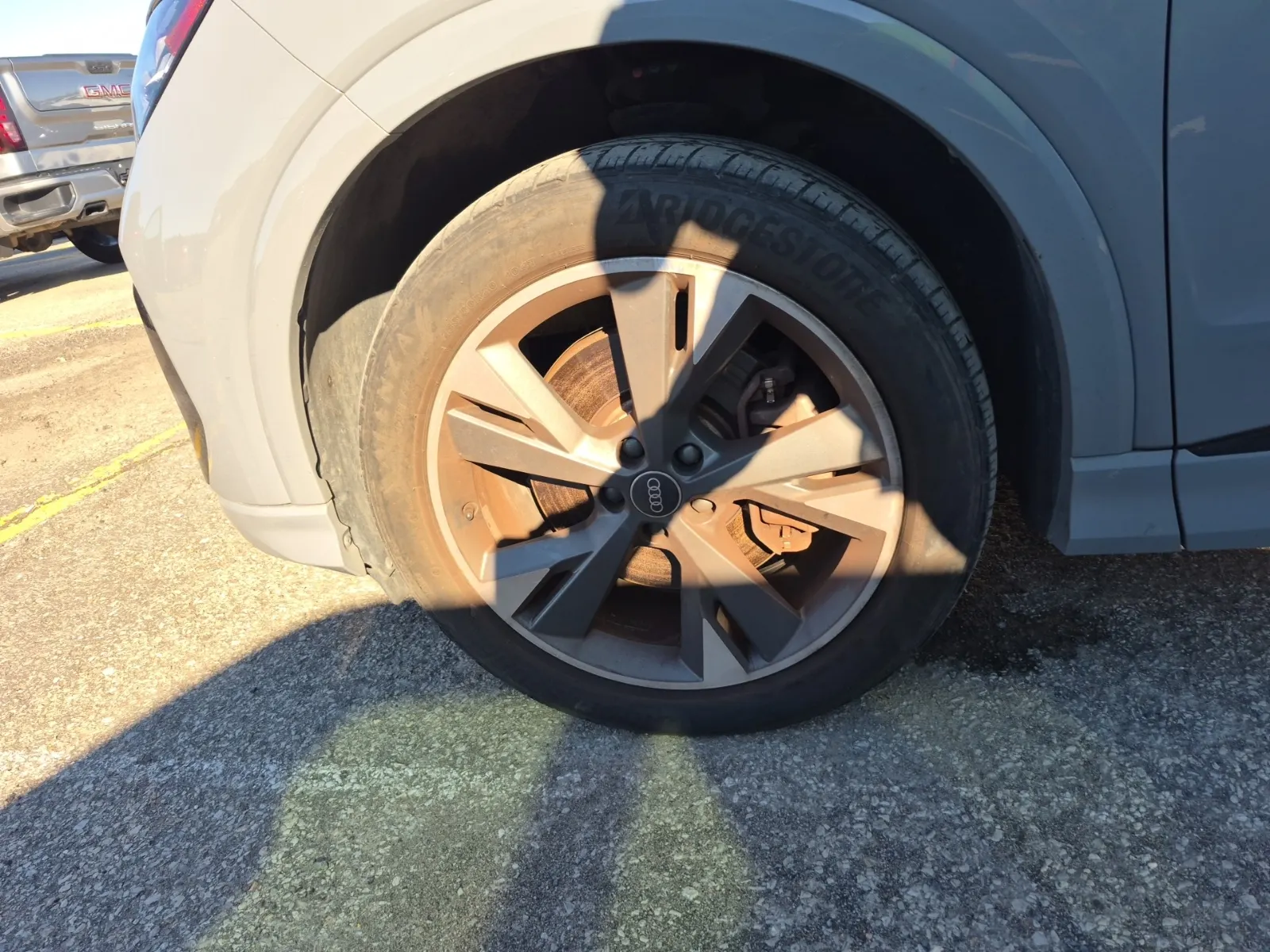 Front driver wheel/tire photo