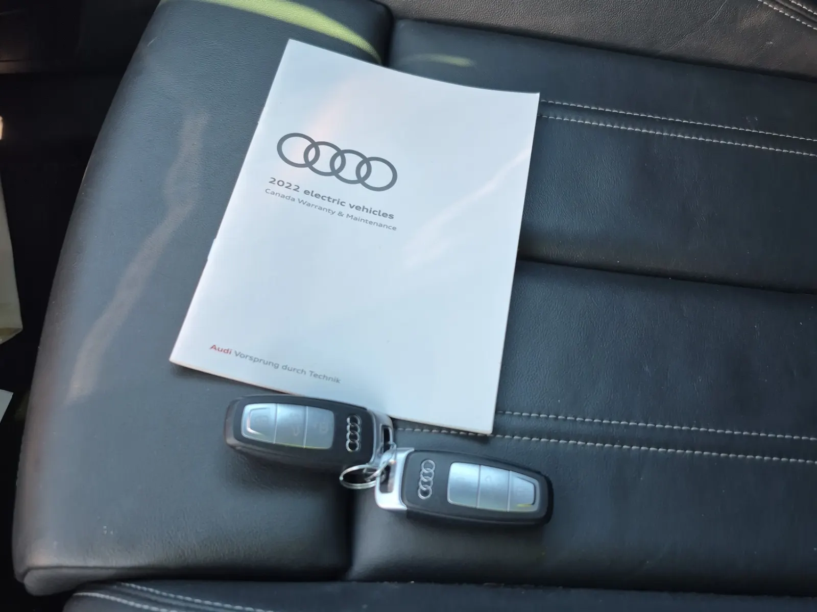 Keys/Fobs/Manual Photo