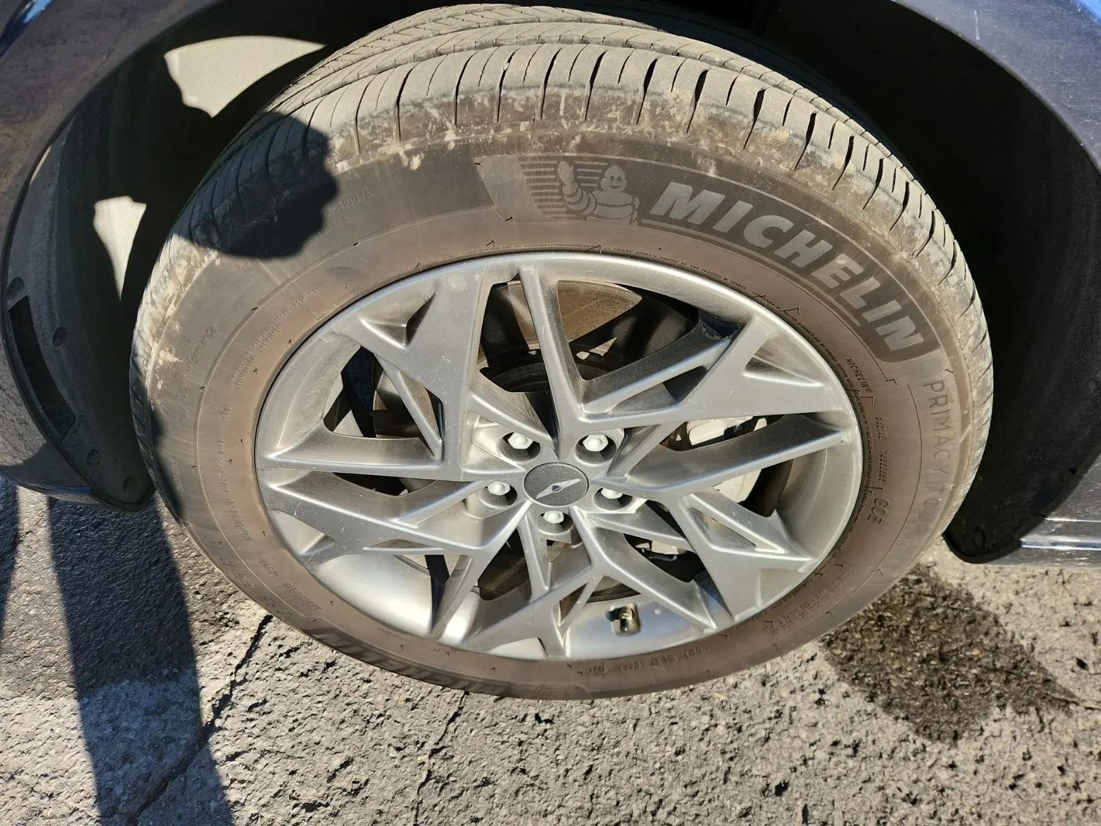 Front driver wheel/tire photo