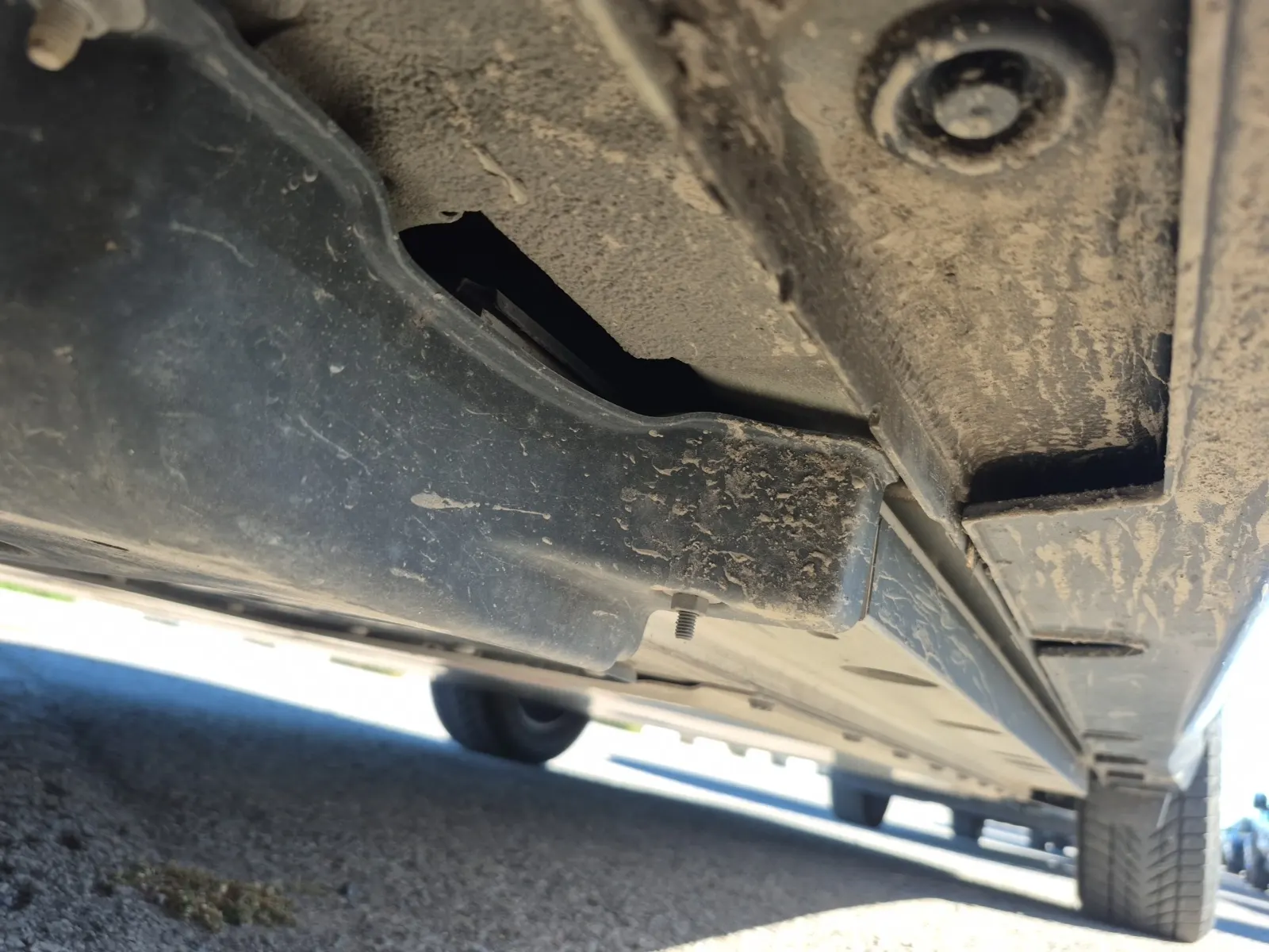 Undercarriage - Driver Photo
