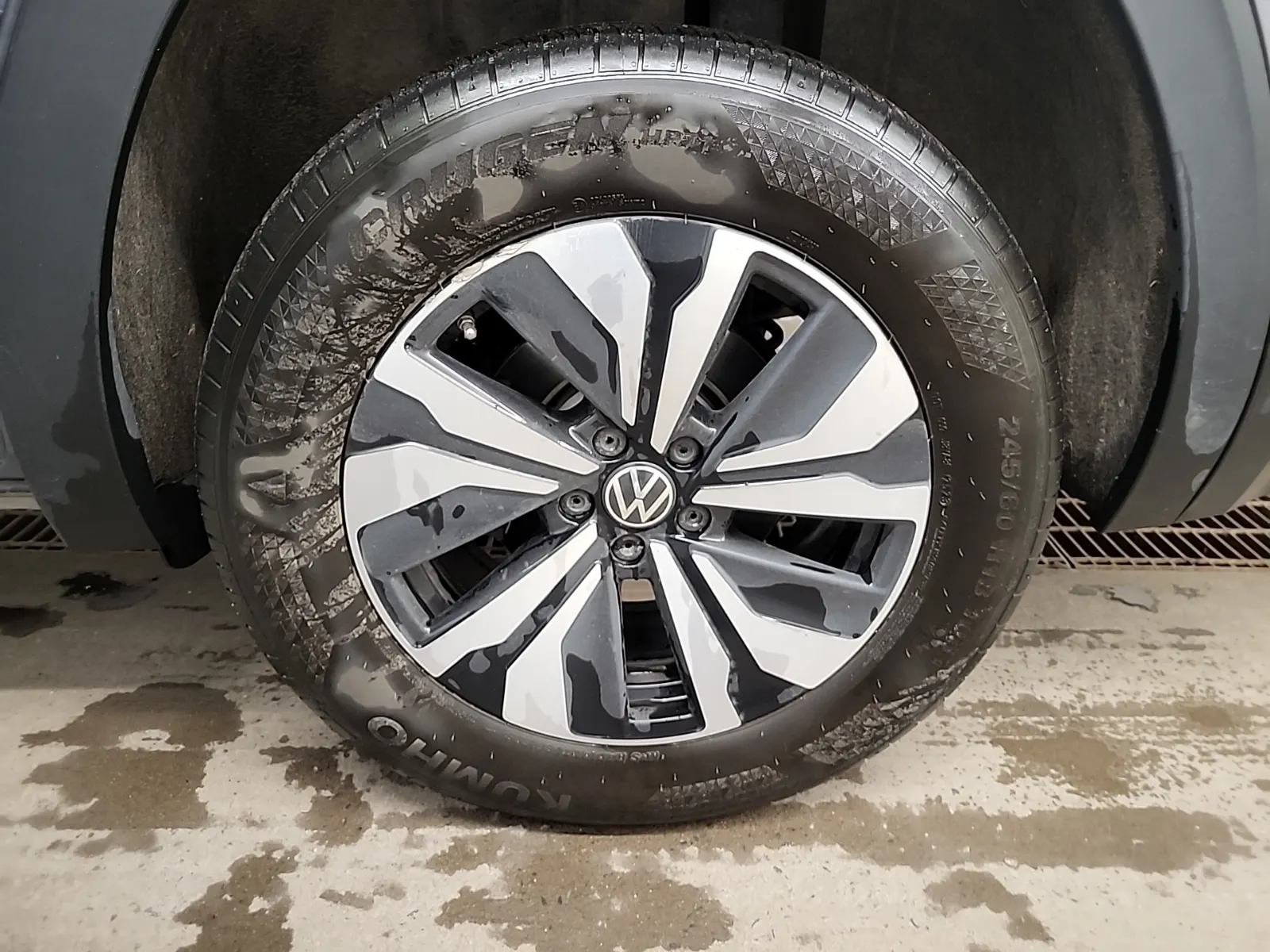 Left Rear Wheel/Tire Photo
