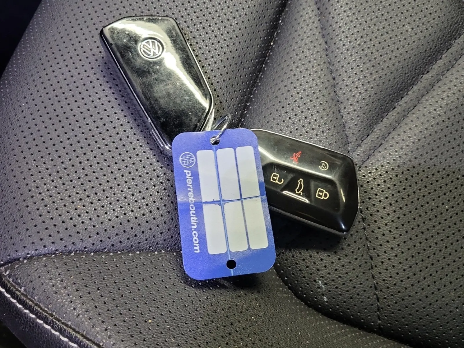 Keys/Fobs/Manual Photo