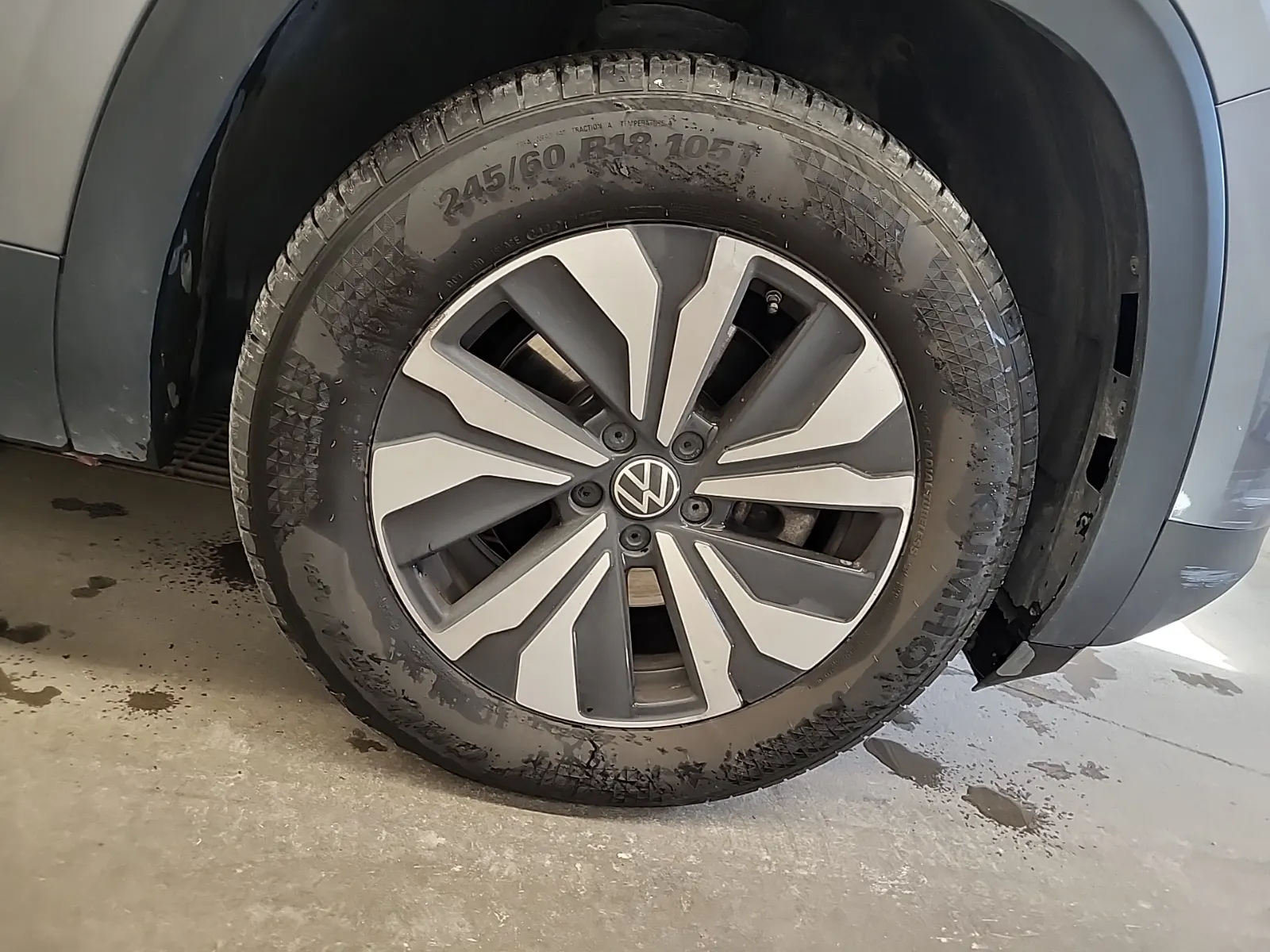 Right Front Wheel/Tire Photo