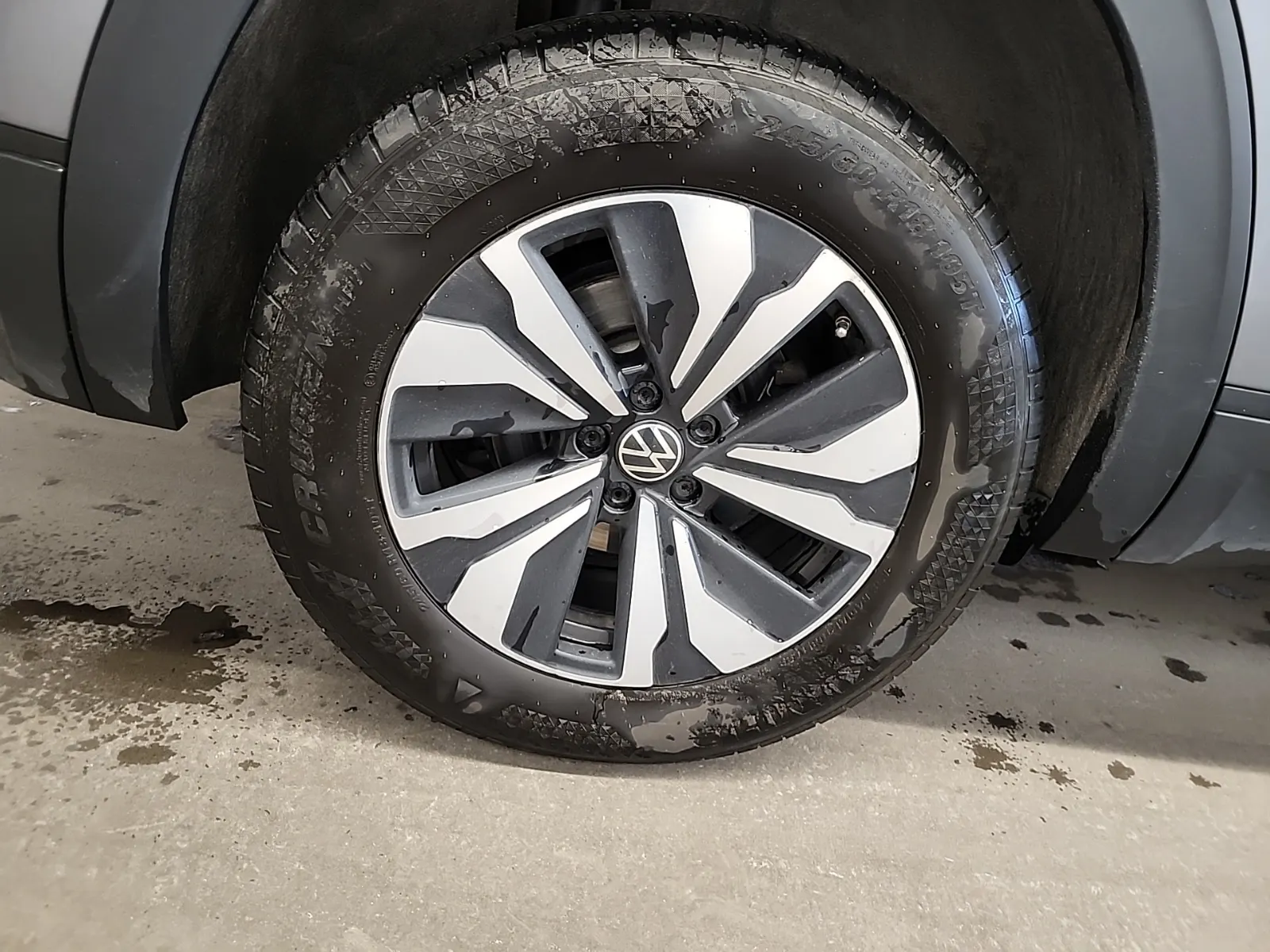 Right Rear Wheel/Tire Photo