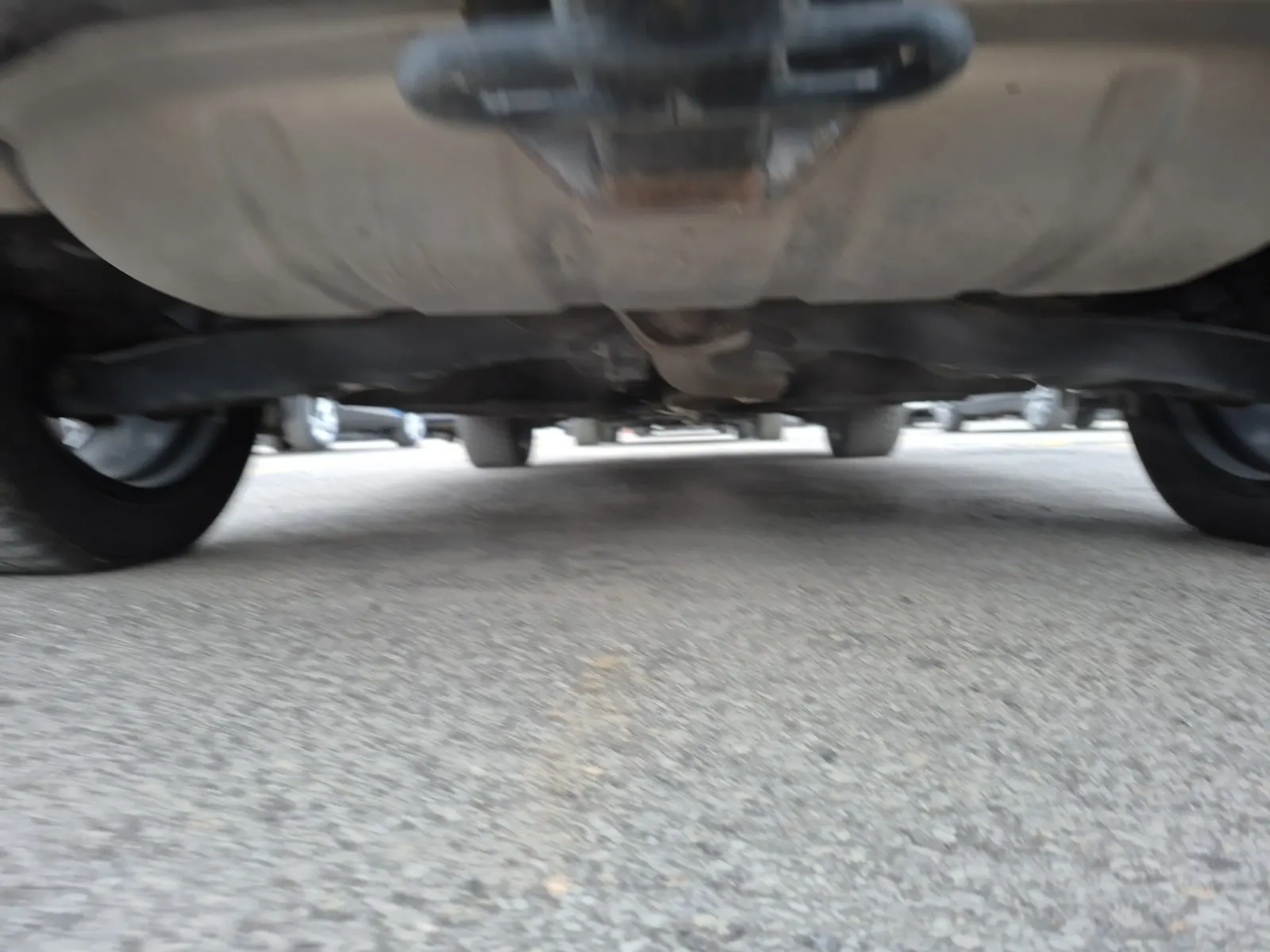 Undercarriage - Rear Photo