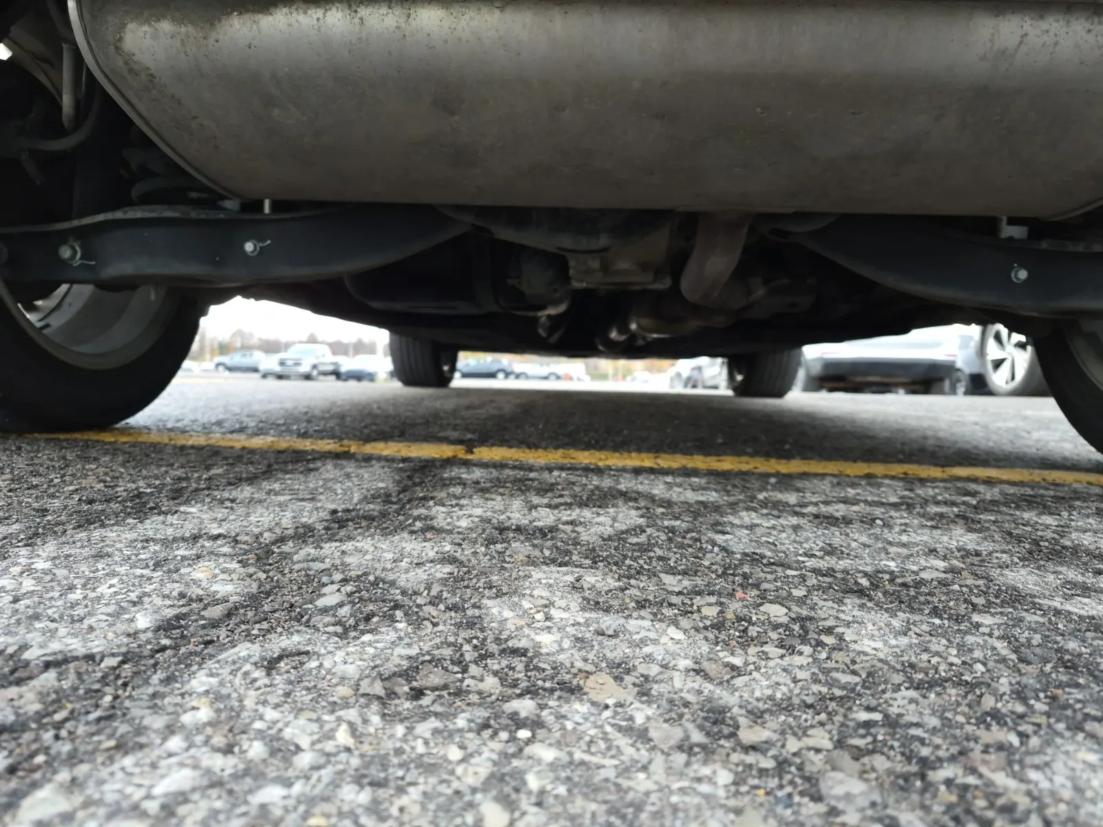 Undercarriage - Rear Photo