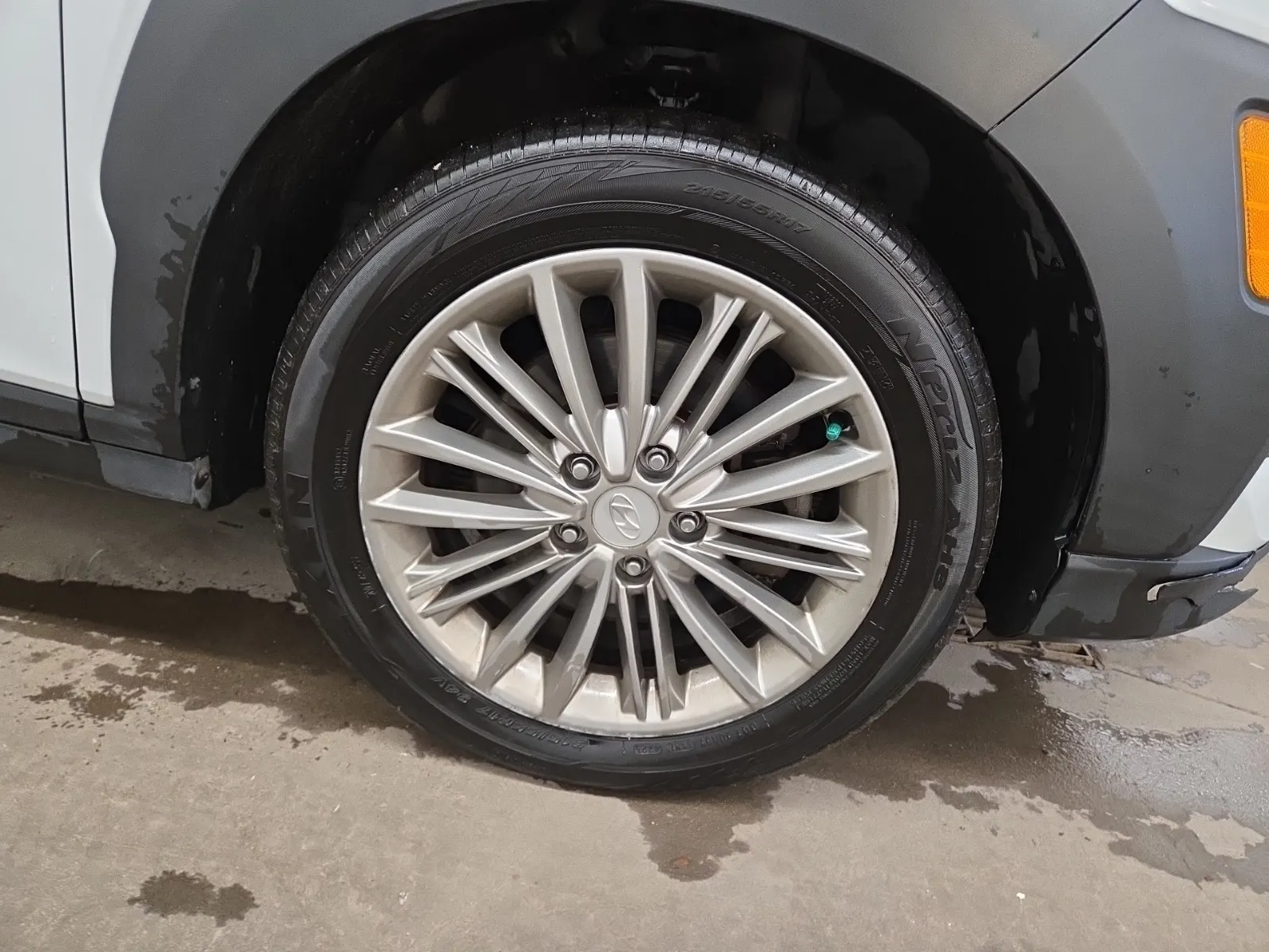 Right Front Wheel/Tire Photo