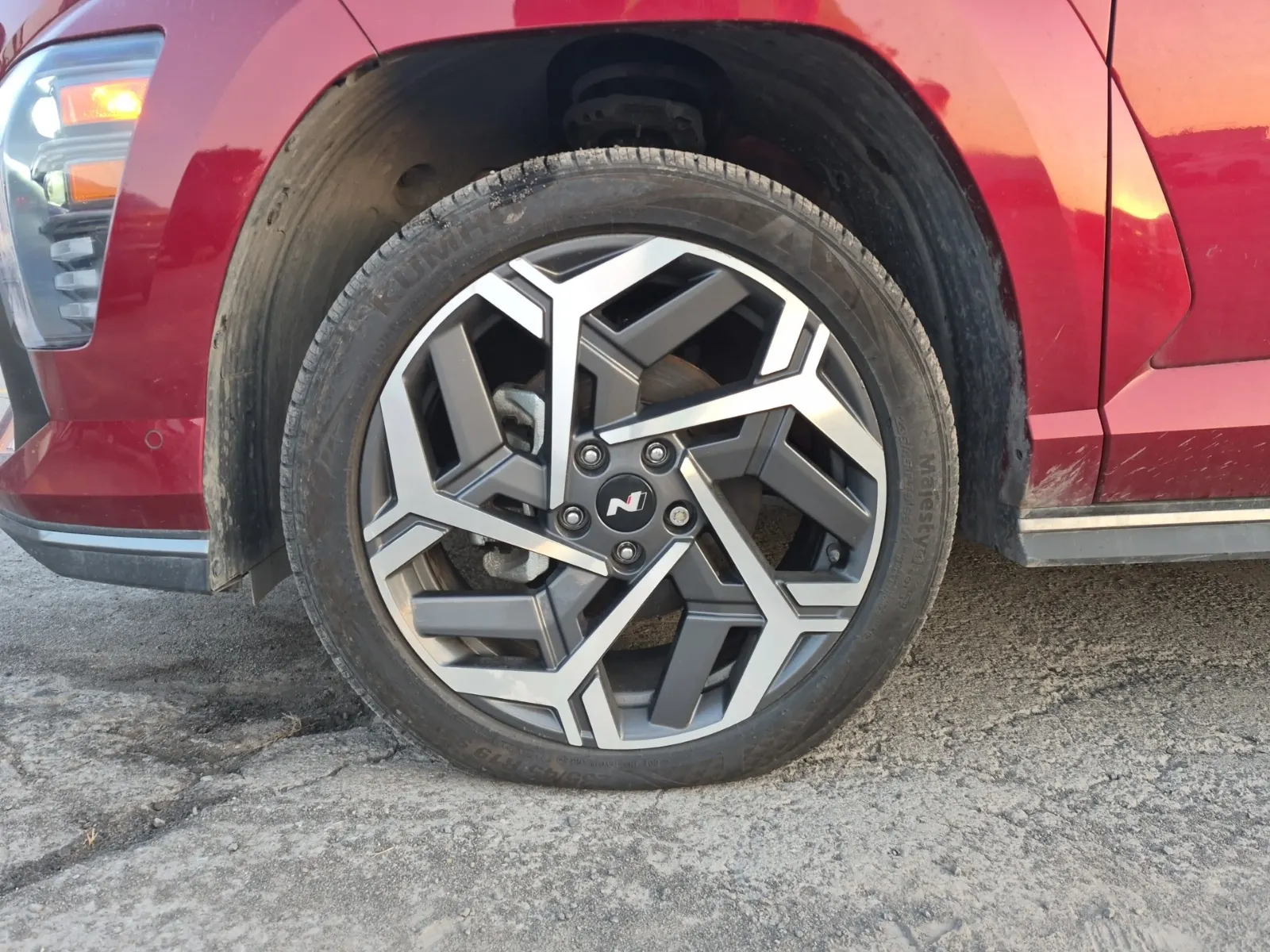 Front driver wheel/tire photo