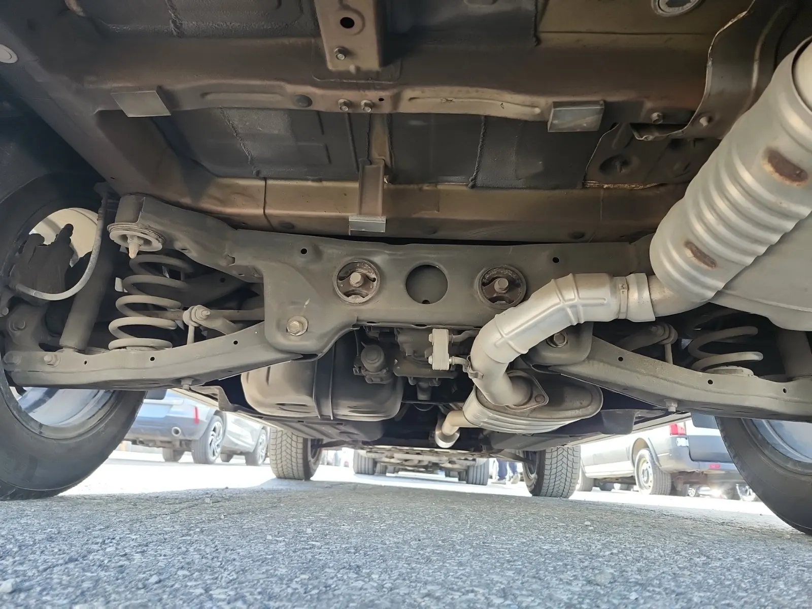 Undercarriage - Rear Photo