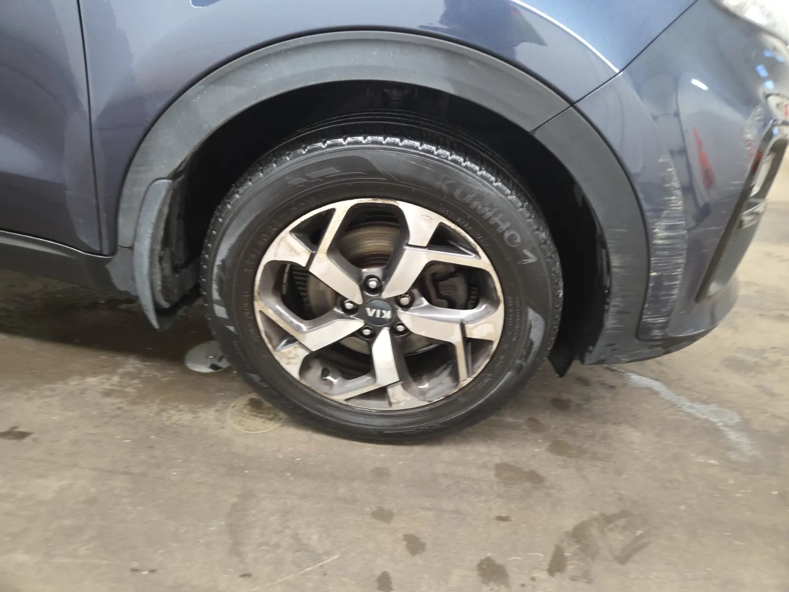 Right Front Wheel/Tire Photo