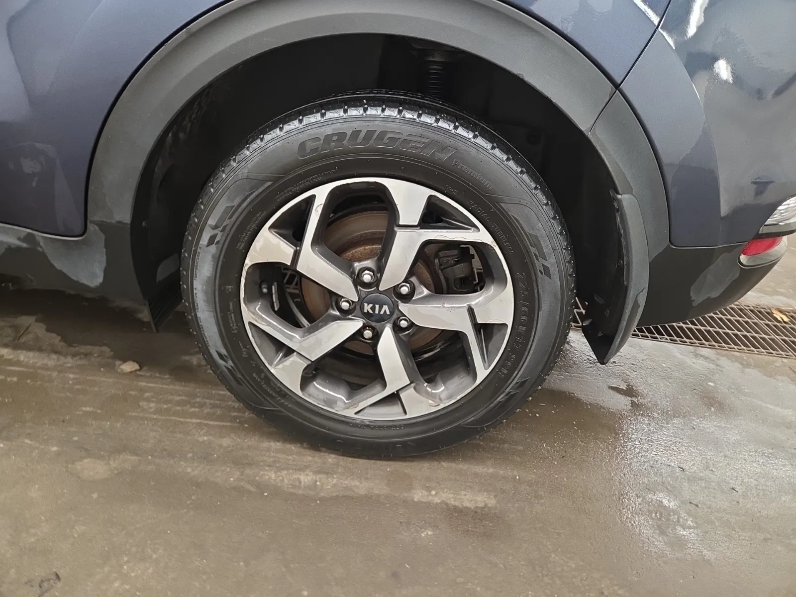 Left Rear Wheel/Tire Photo