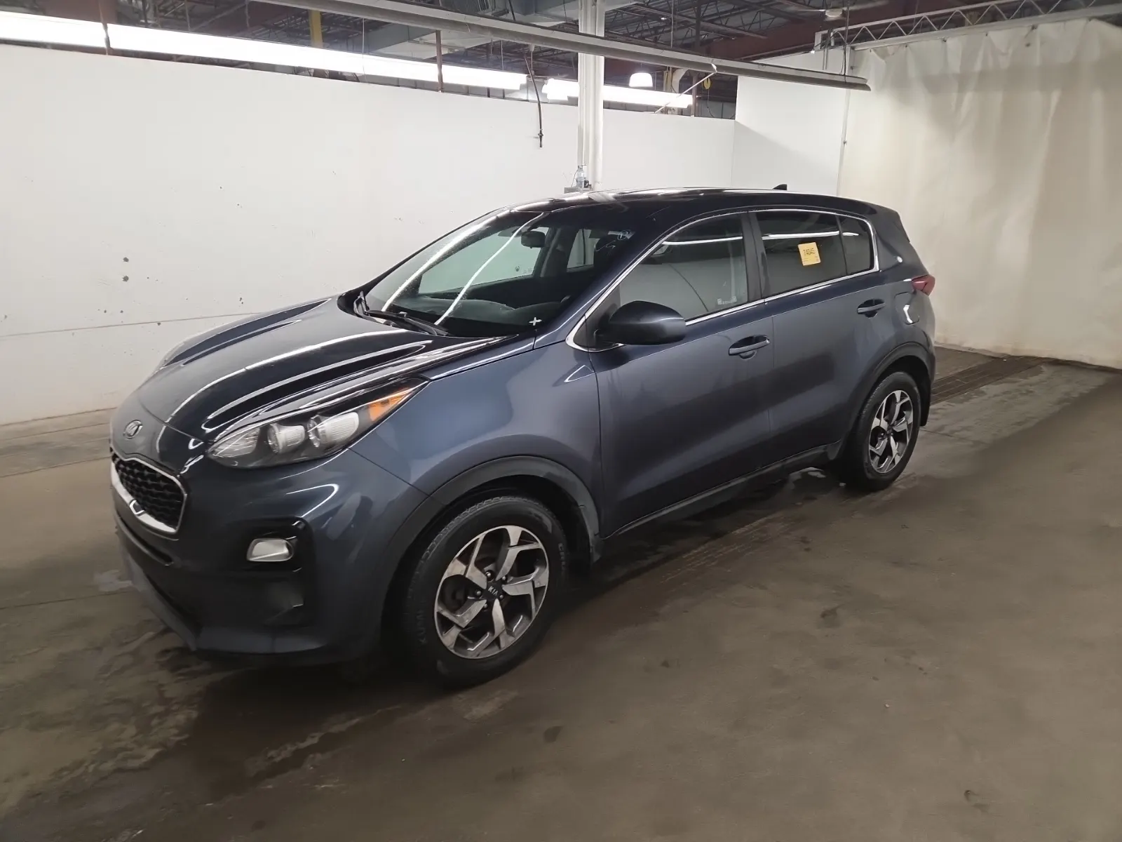 Front driver 3/4 photo