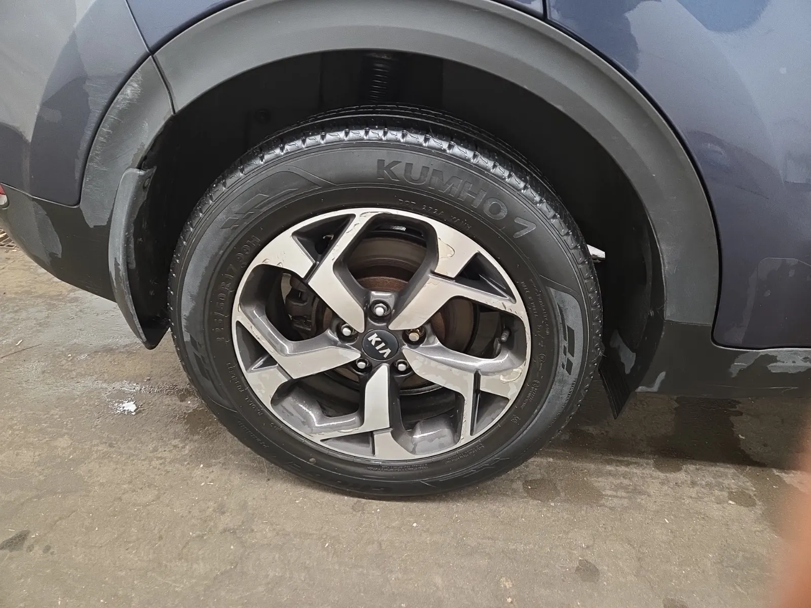 Right Rear Wheel/Tire Photo