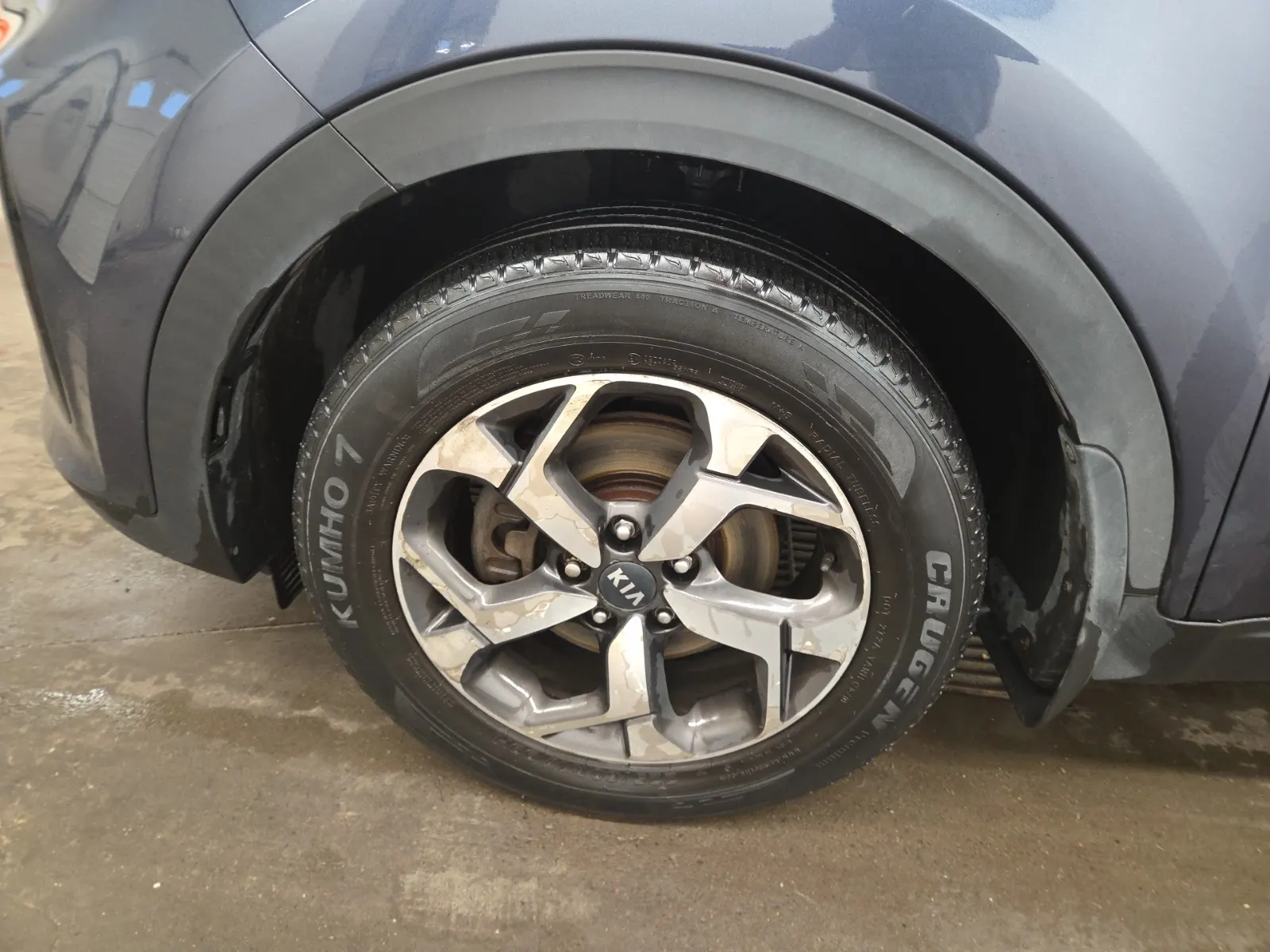 Front driver wheel/tire photo
