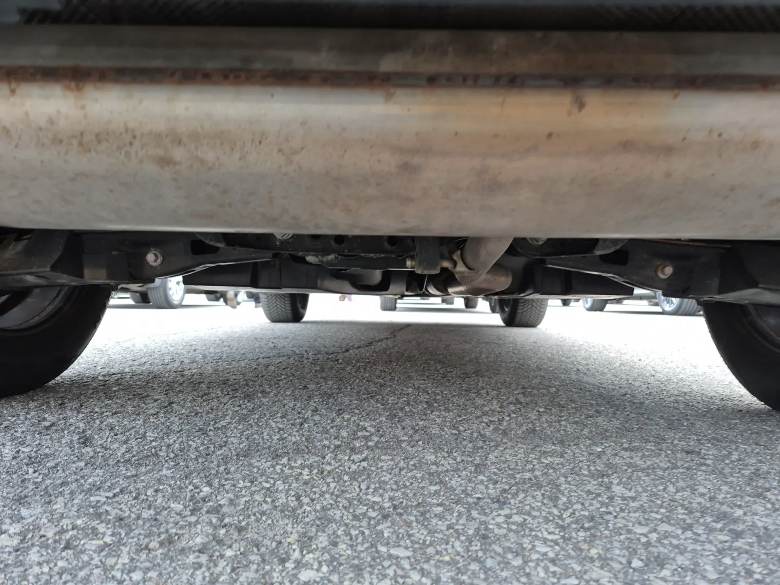Undercarriage - Rear Photo