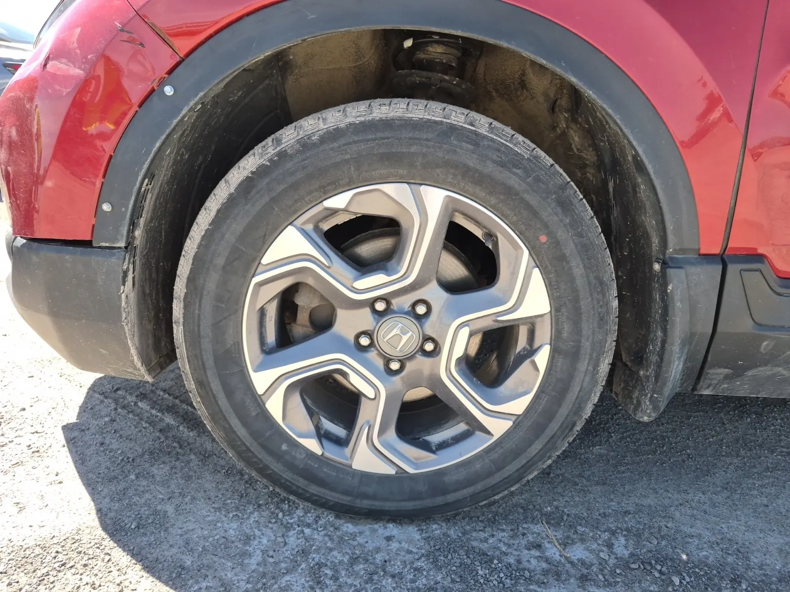Front driver wheel/tire photo