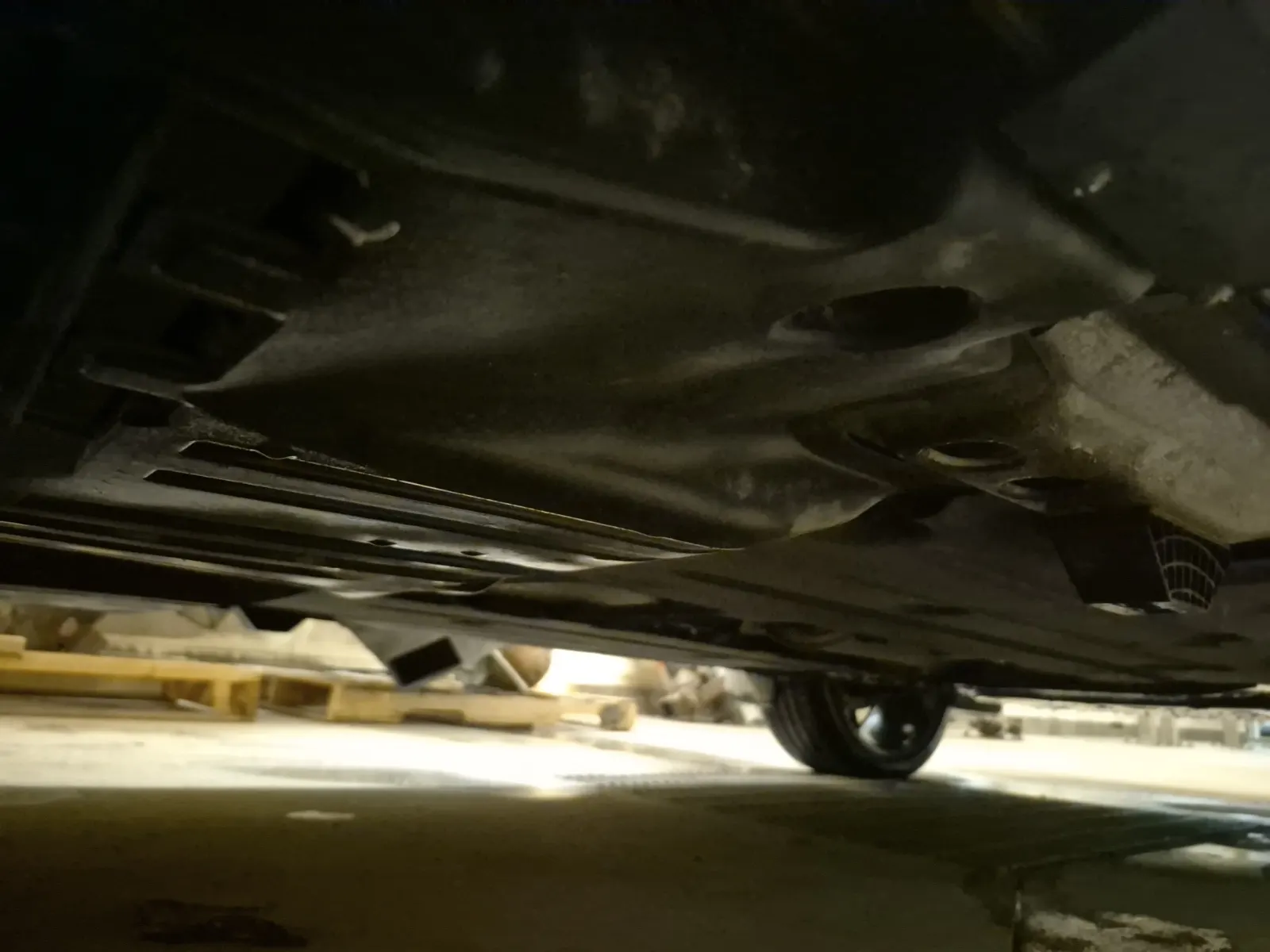 Undercarriage - Passenger Photo