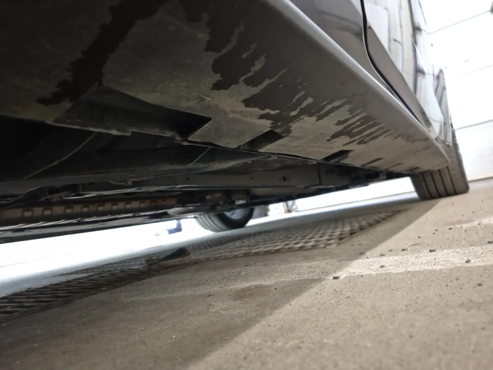 Undercarriage - Passenger Photo