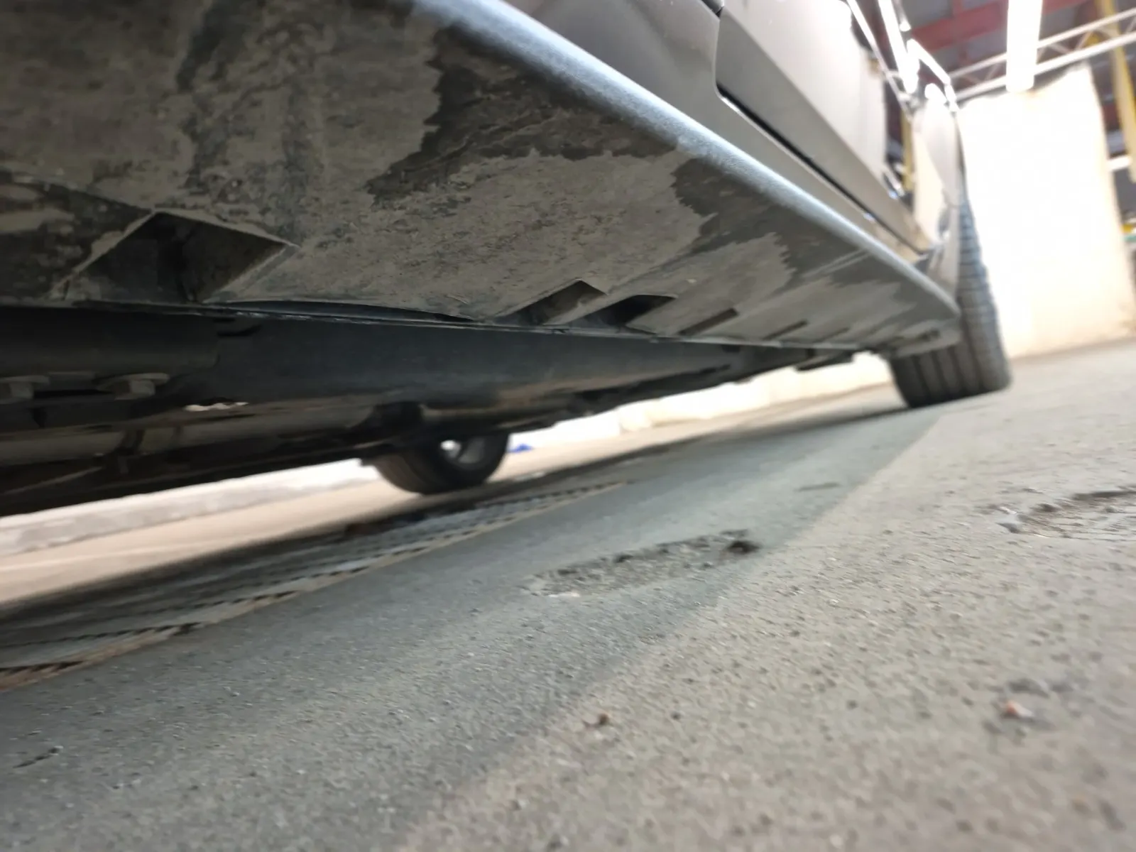 Undercarriage - Driver Photo