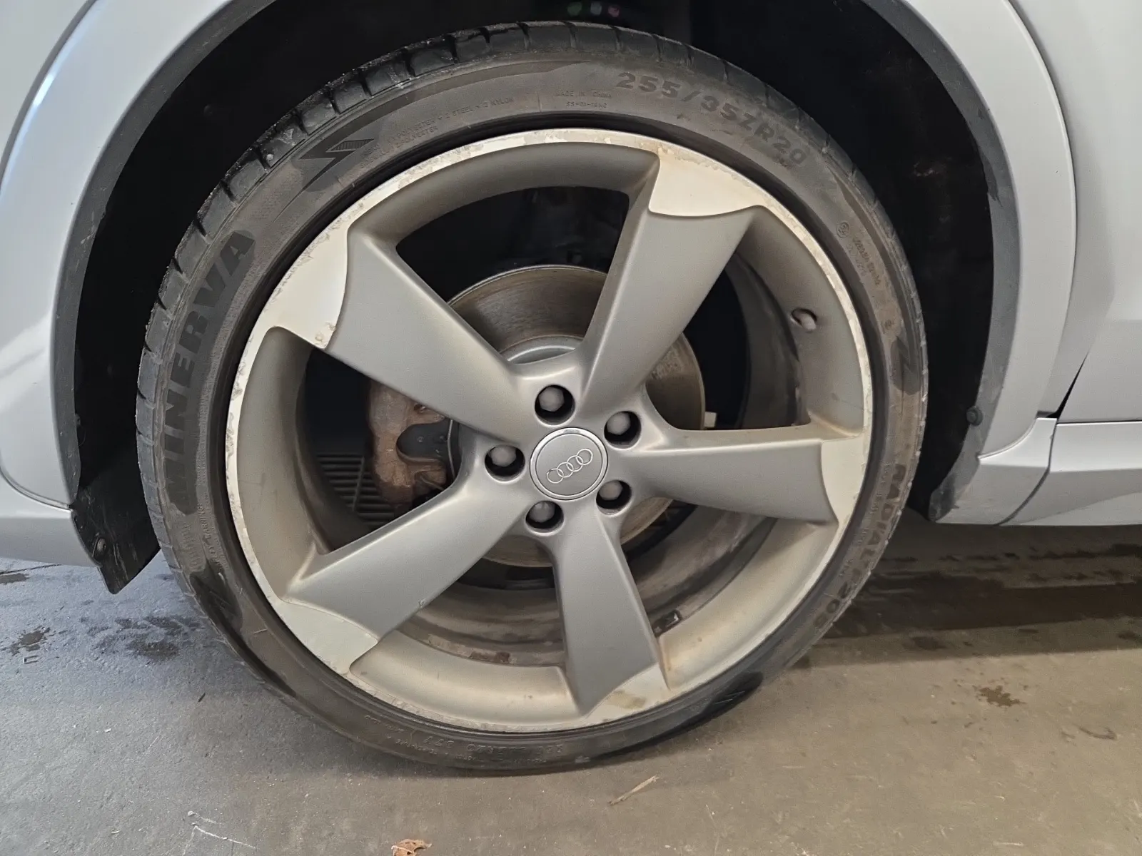 Front driver wheel/tire photo